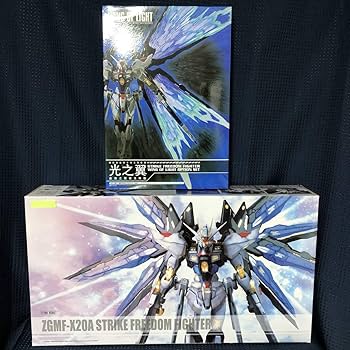 BANDAI - 海外製フィギュア　 ストライクフリーダム 光の翼付き Amazon.co.jp: NXEDGE STYLE 機動兵装ウイング “光の翼”展開状態