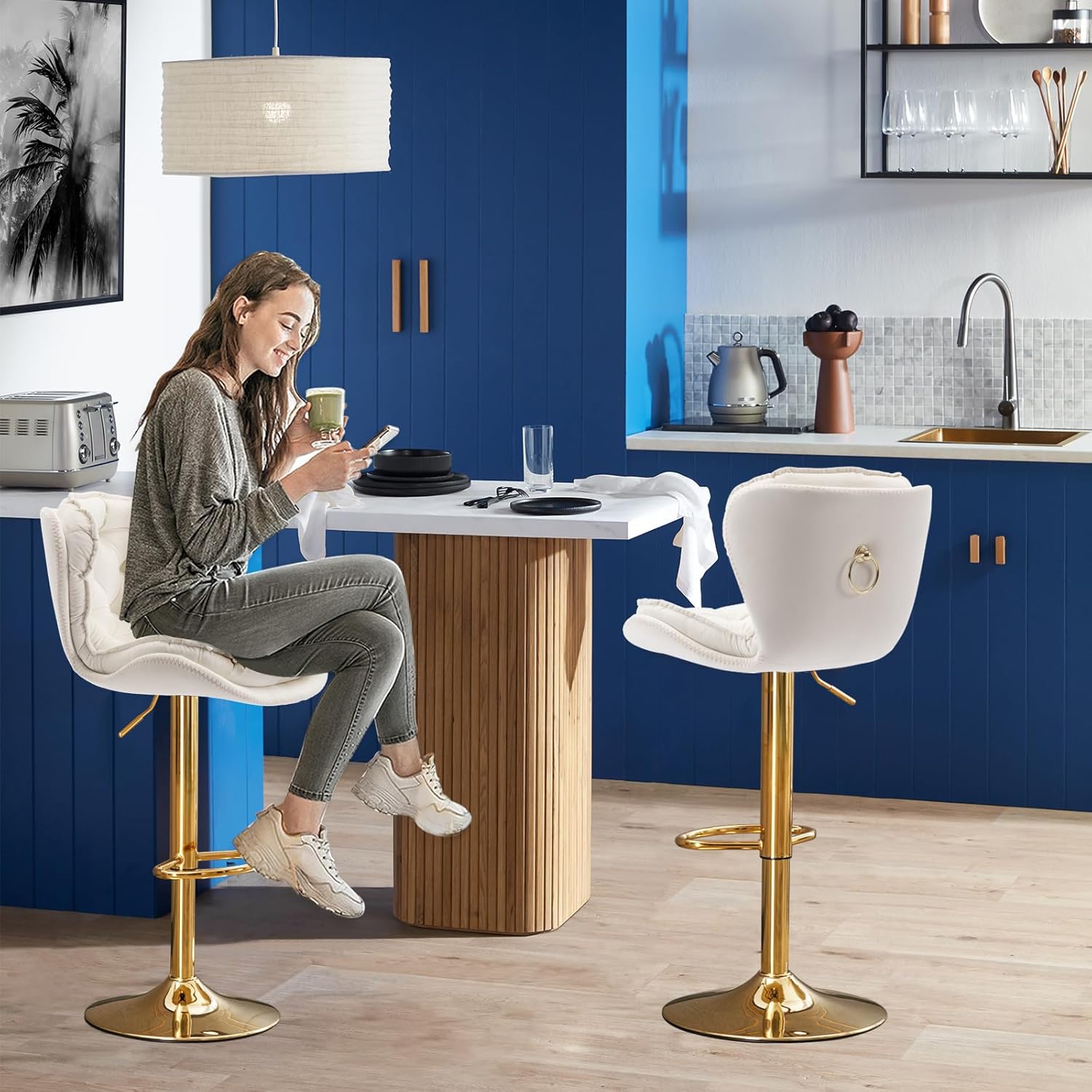 Swivel Bar Stools Set of 4 Counter Height Barstools with Back Velvet Upholstered Adjustable Stool Chair Min Century Modern Bar Stool Sillas para Barra De Cocina Bar Stools for Kitchen Island (Cream)