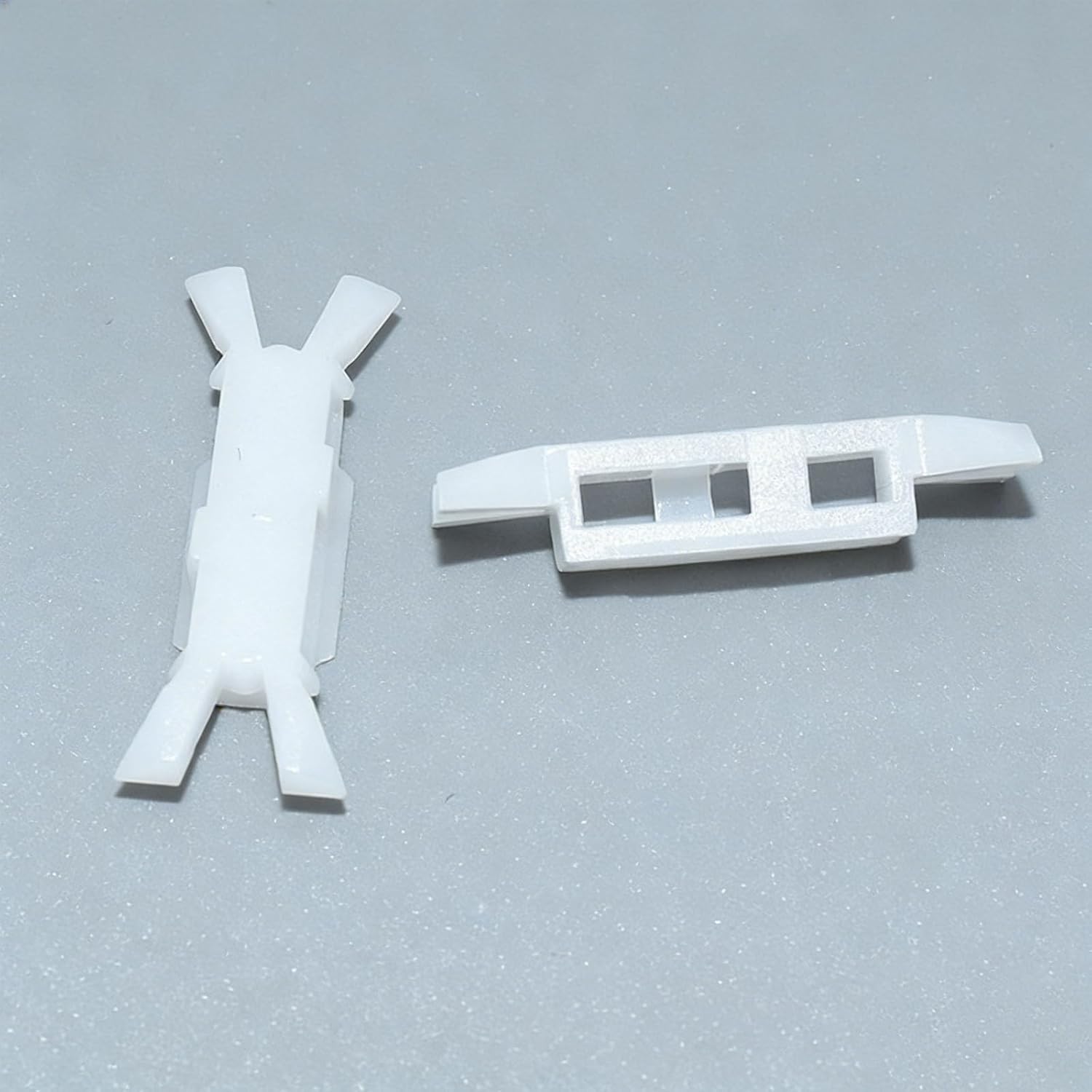 7078732 Fixing Clip for Door Edges Molding Panel