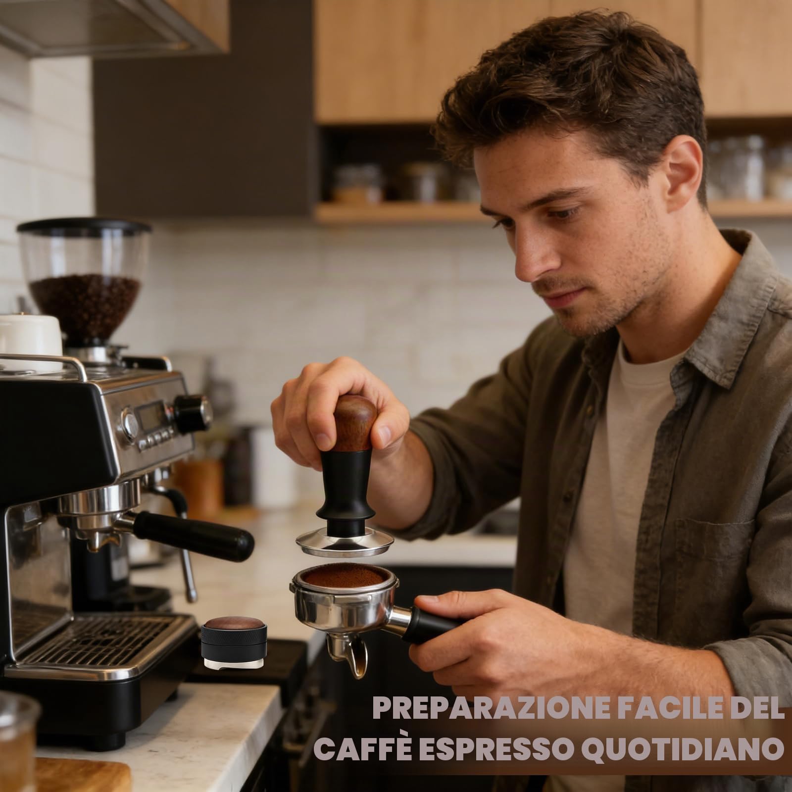 Tamper Caffè 58 mm Professional, Dispenser di polvere 58 mm e Tappetino in silicone – Kit Barista Premium per Espresso, Base Inox, Manico Legno, Strumento di Tassatura Compatibile Porta Filtro 58 mm