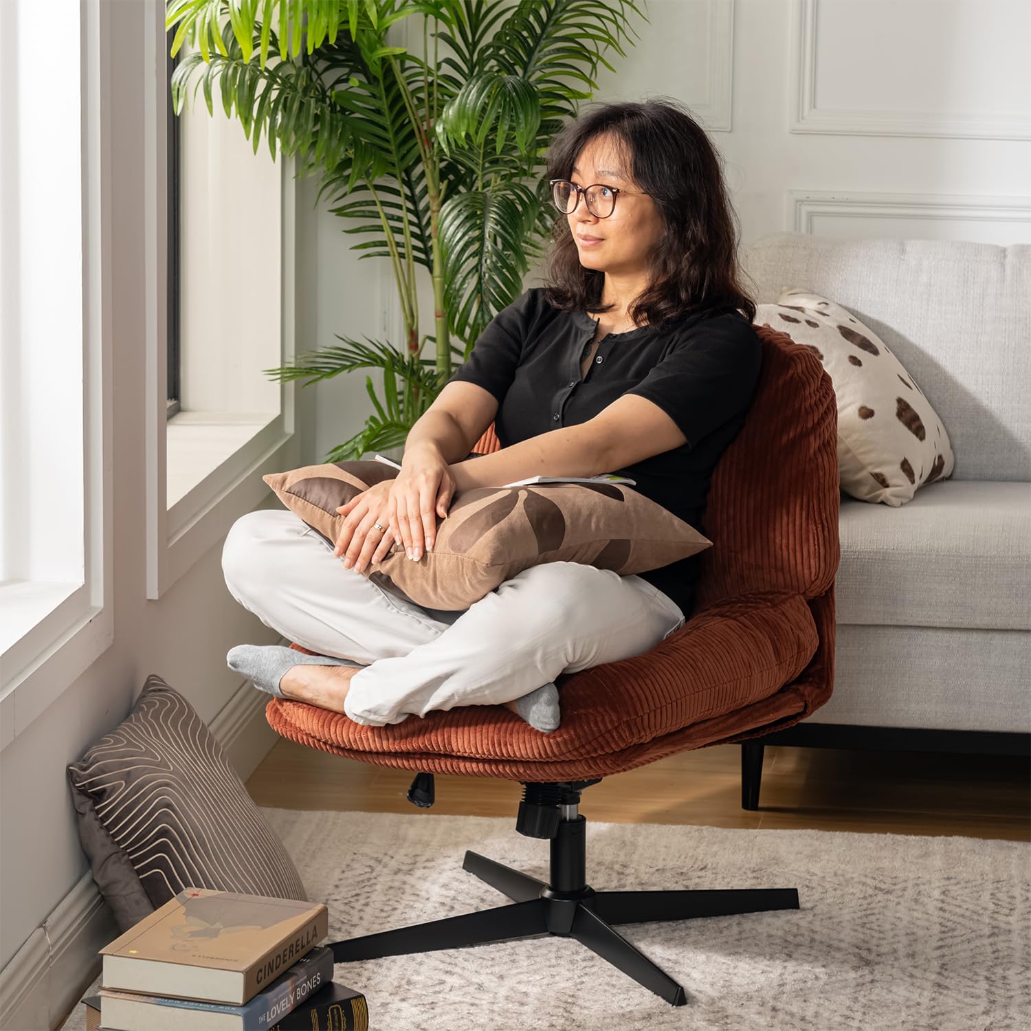 MEUBLE COSY Poltrona Girevole Sedia da Salotto Funzione di Inclinazione Libera Poltroncina Relax con Seduta Spessa Schienale in Velluto a Coste Rosso