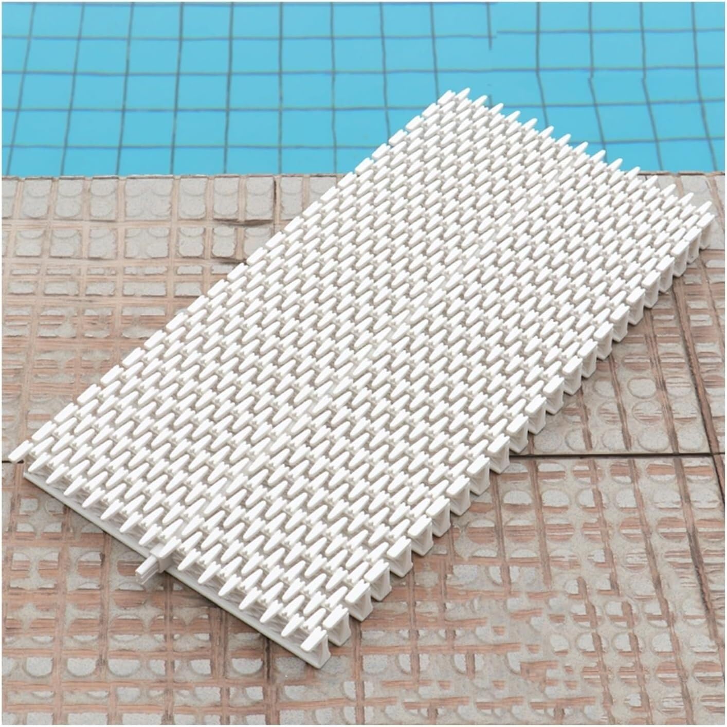Grille de protection pour drain de piscine terrasse patio et évacuation eau allée