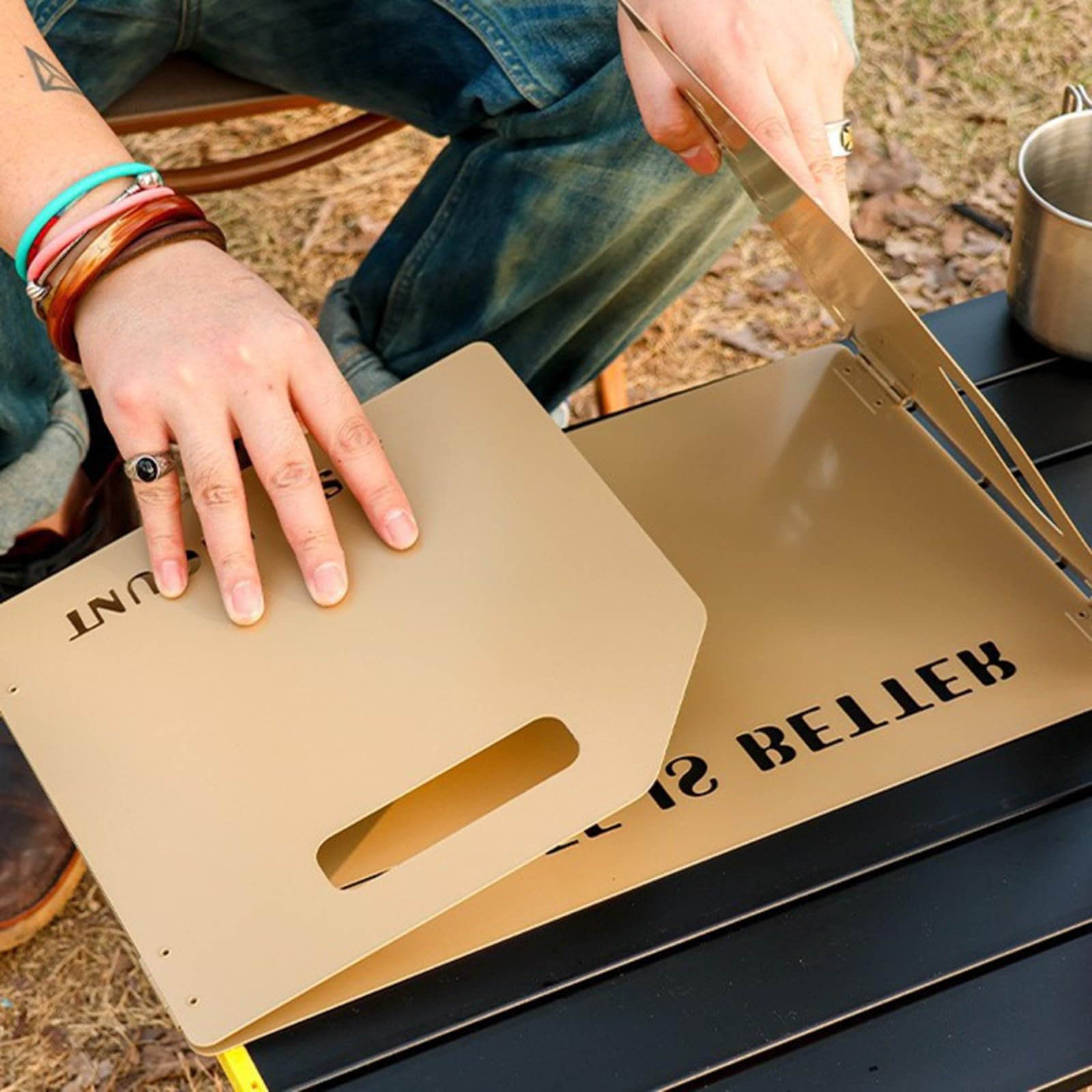 Camping-Windschutz, 3-teilig, faltbar, Aluminium, hitzebeständig, 45 x 35 cm, mit Tasche für Outdoor, Wandern, Grillen, Schwarz (schwarz)