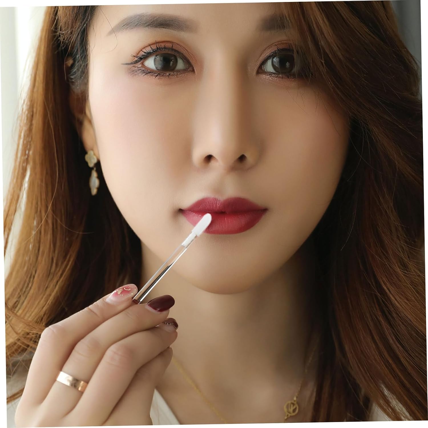 Lip Gloss Brush Head Replacements 300 Pcs Disposable Set Gentle on Lips Suitable for All Ages Perfect Women