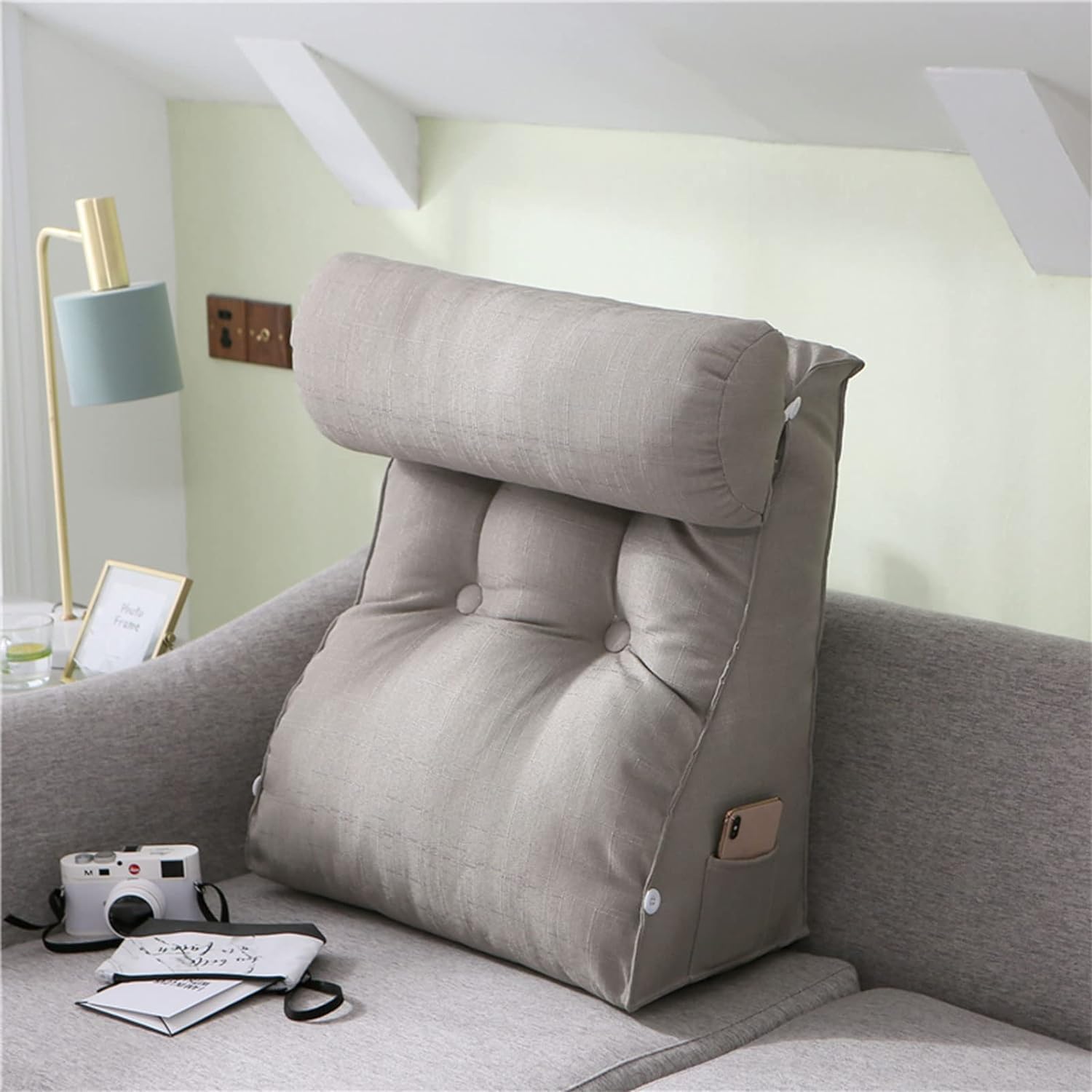Oreiller de lecture triangulaire velours argent glacé 55x60cm