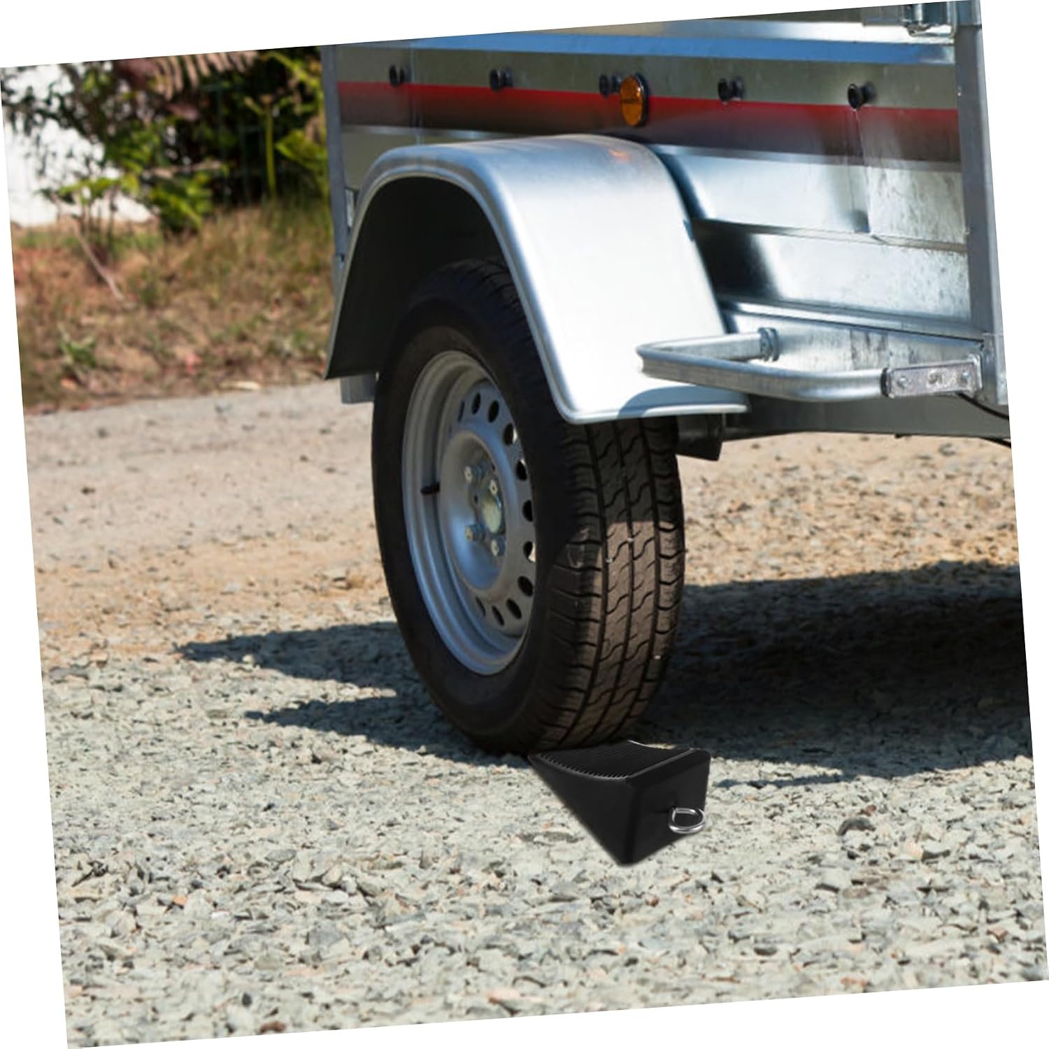 Black Rubber Wheel Chock with Anti-slip Groove, Portable Slope Design