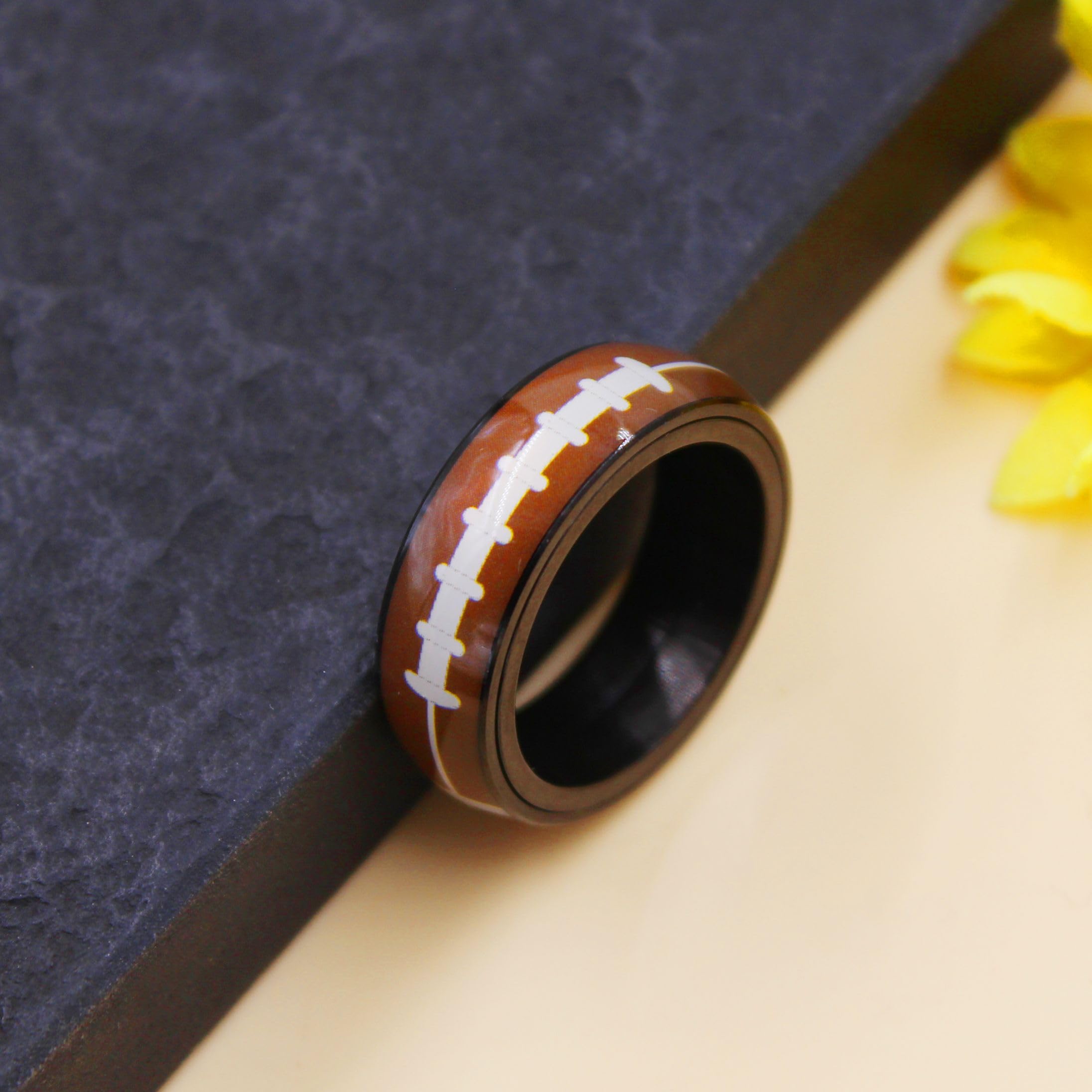 Anillo de Fútbol Americano Marrón de Acero Inoxidable para Hombre - Anillo Antiestrés Deportivo Tamaño R1/2