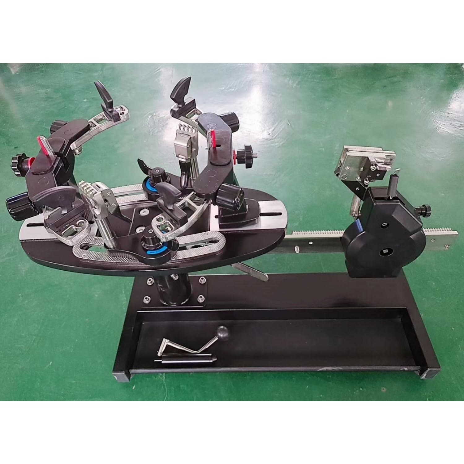 Incordatrice per racchette con 6 punti di fissaggio, piattaforma girevole a 360°, doppia scala kg/lb, forza di trazione da 9 a 100 libbre per un funzionamento facile e una corda efficiente