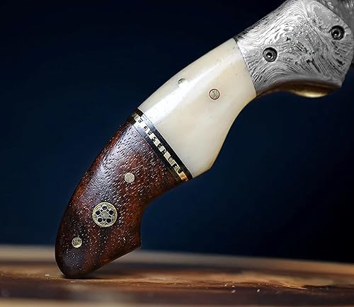 Miniatura 5 de WINTERFELL Cuchillo de bolsillo de caza de acero de Damasco con mango de hueso de camello quemado y funda de cuero cuchillo de regalo personalizado