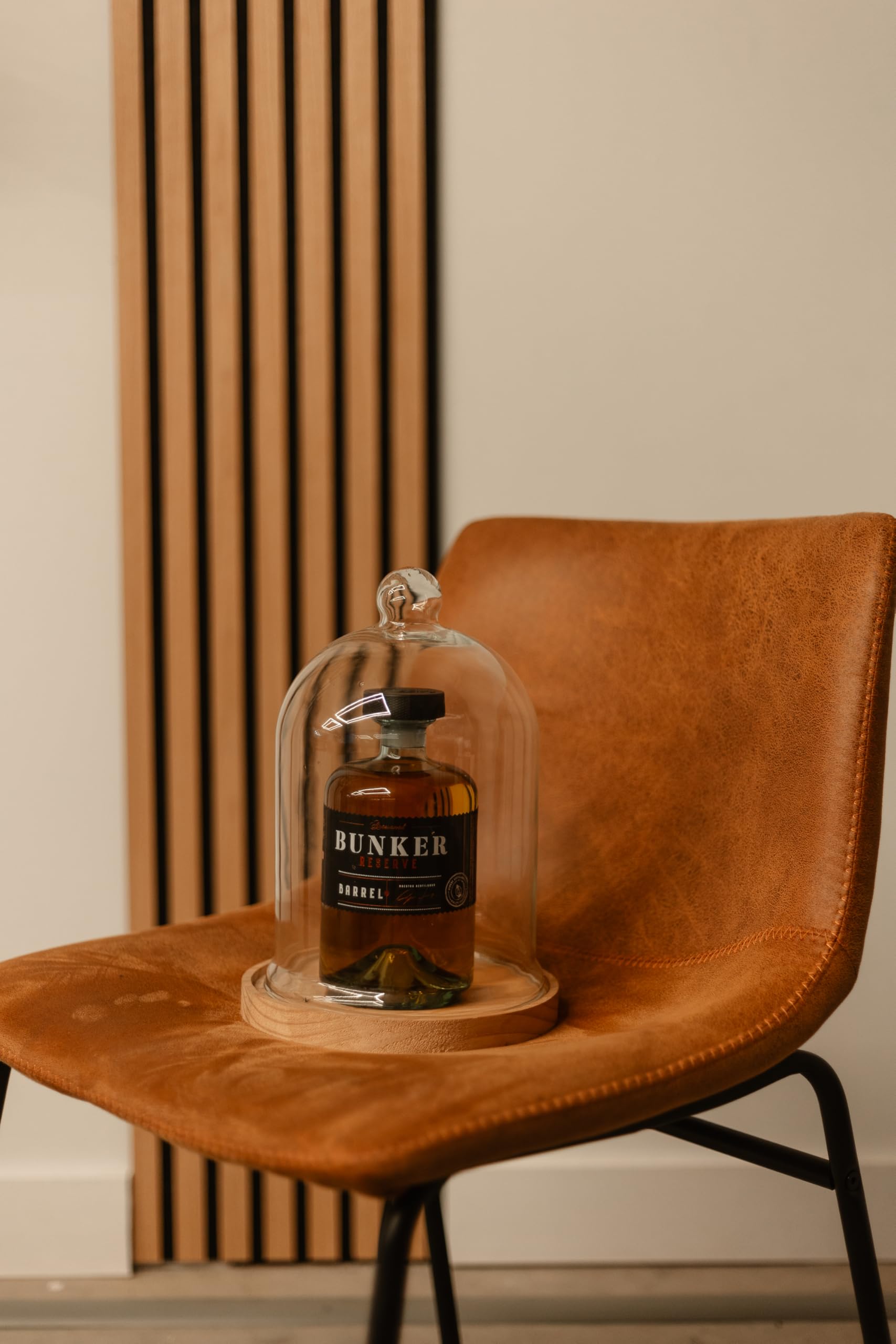 Bunker Distillery - Ginebra Premium Bunker Barrel - Botella 70 cl - Envejecida en Barrica de Roble - Elaboración Artesanal - Sin Gluten - Ingredientes 100% Naturales