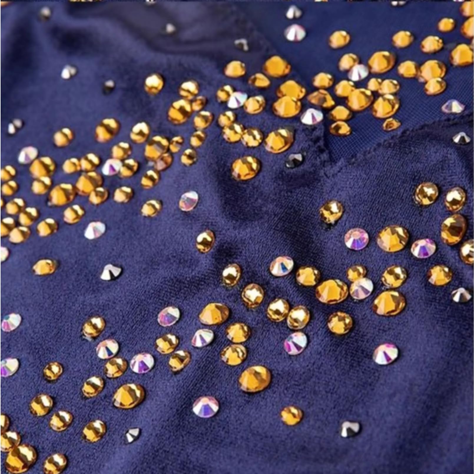 Kürkleider Eiskunstlauf Kleid für Damen, Lyrisches Ballett Tanzkostüm Lila Hoher Ausschnitt Voller Strass Handgemacht Turnanzug Mädchen Langarm