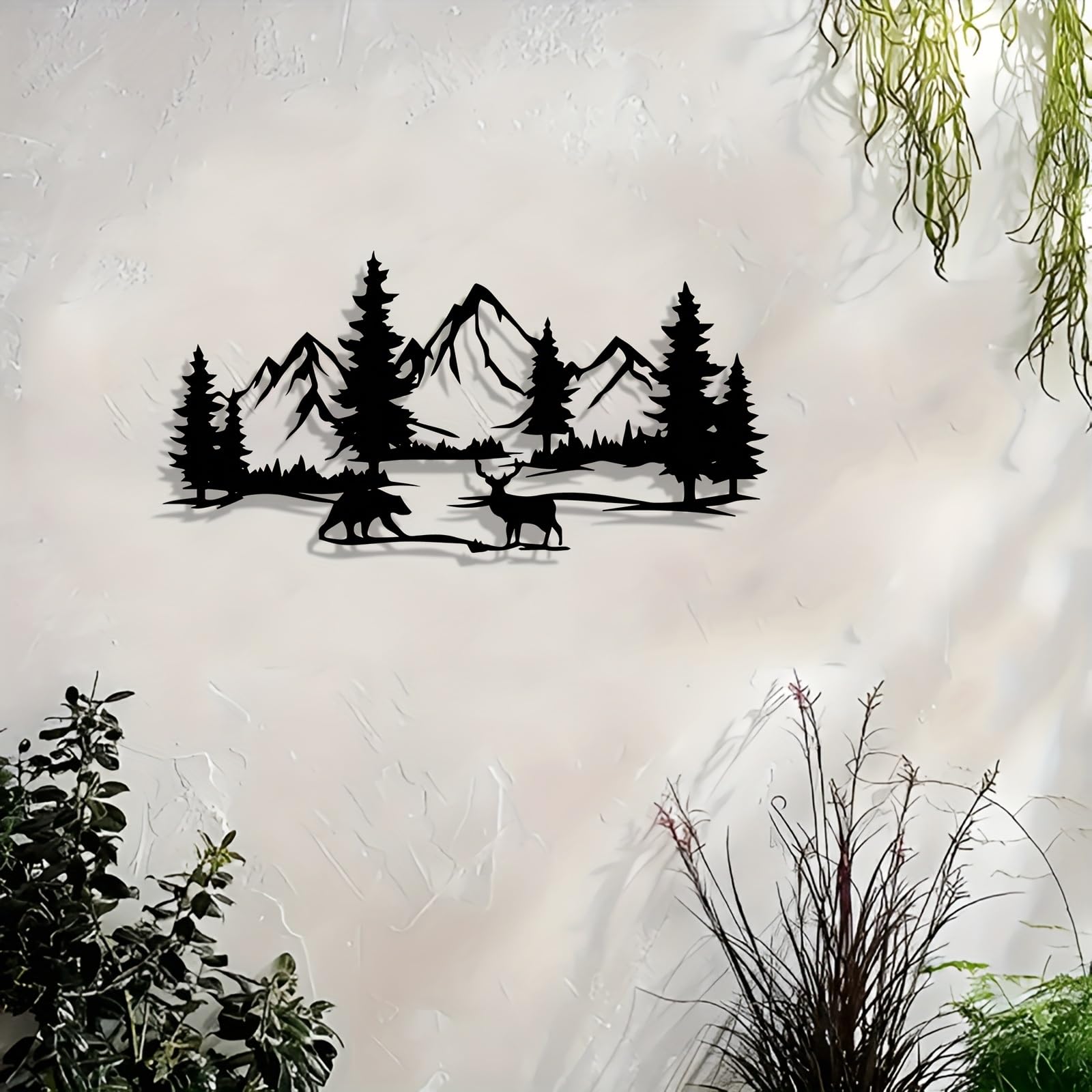 Decoración de pared abstracta contemporánea de metal, arte moderno de hierro con bosque de montaña, pinos y silueta de oso: mural duradero para interiores y exteriores, ideal para casas de campo,