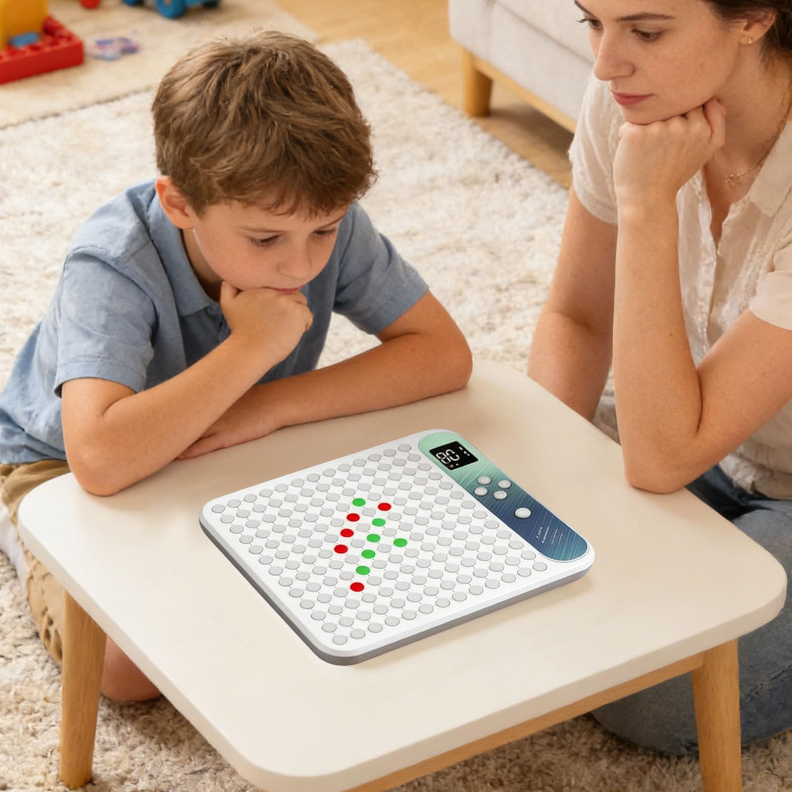 Il classico gioco da tavolo di strategia astratta unisce adulti e bambini come una famiglia in un gioco da tavolo 322