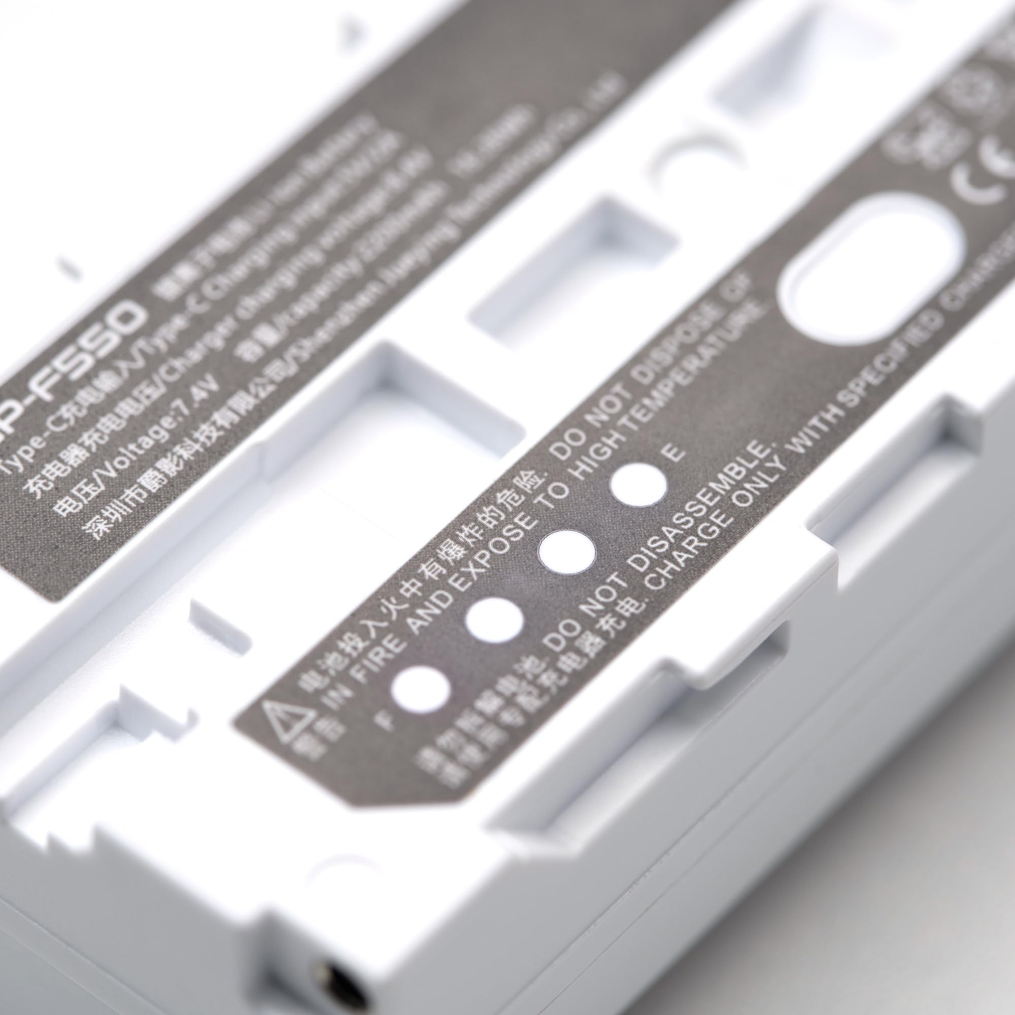 VILTROX NP-F550 Batería Li-on 2200mAh 7.4V con Entrada Type-C para Videocámara/Luces LED/Monitores Compatible con Sony NP-F970 F750 F770 F960 F550 F530 F330 F570