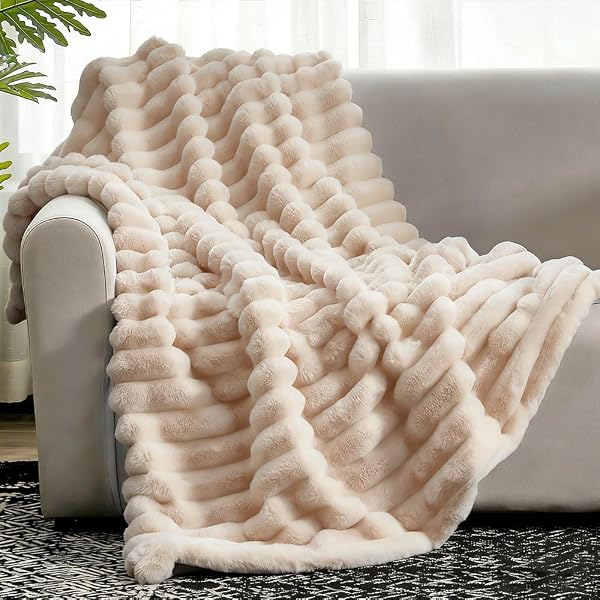 Cozy Bliss Kunstfell-Überwurfdecke für Couch, Einzelpersonen-Decke, gemütlich, weich, Plüsch-Winterdecke für Sofa, Schlafzimmer, Wohnzimmer, 101,6 x 71,1 cm, Weiß - 1