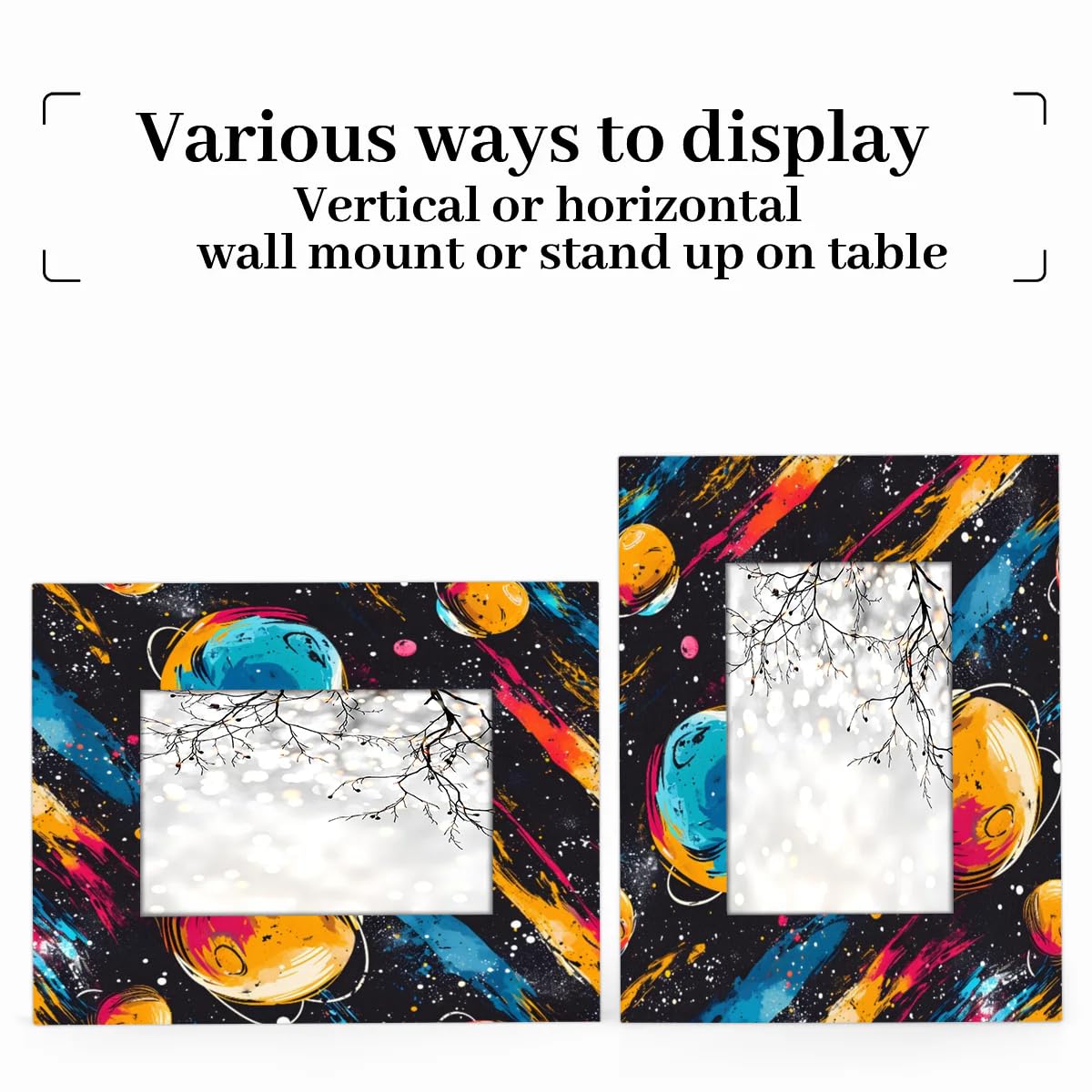 Cornice Portafoto A Tema Spazio | Astronauta E Pianeti | 20x25 Cm | Legno E PVC | Da Tavolo E Parete