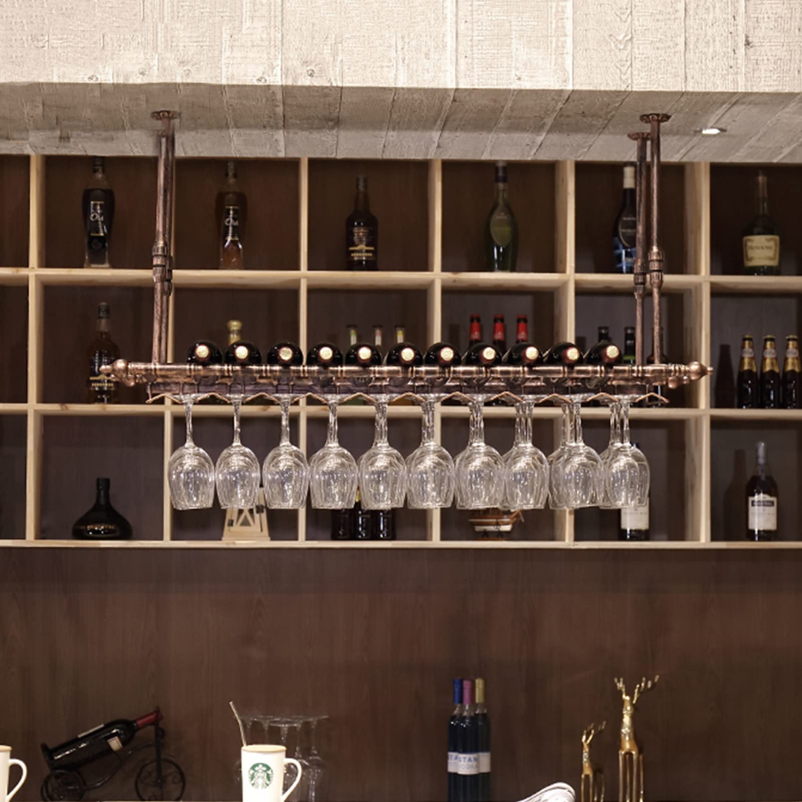 Étagère à vin flottante pour optimiser l'espace et ranger les verres