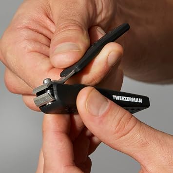 Tweezerman Heavy Duty Toenail Clipper with Nail Catcher (Pack of 1) | Ergonomic Grip, Durable Stainless Steel, Cuts Thick Toenails, Mess-Free Grooming