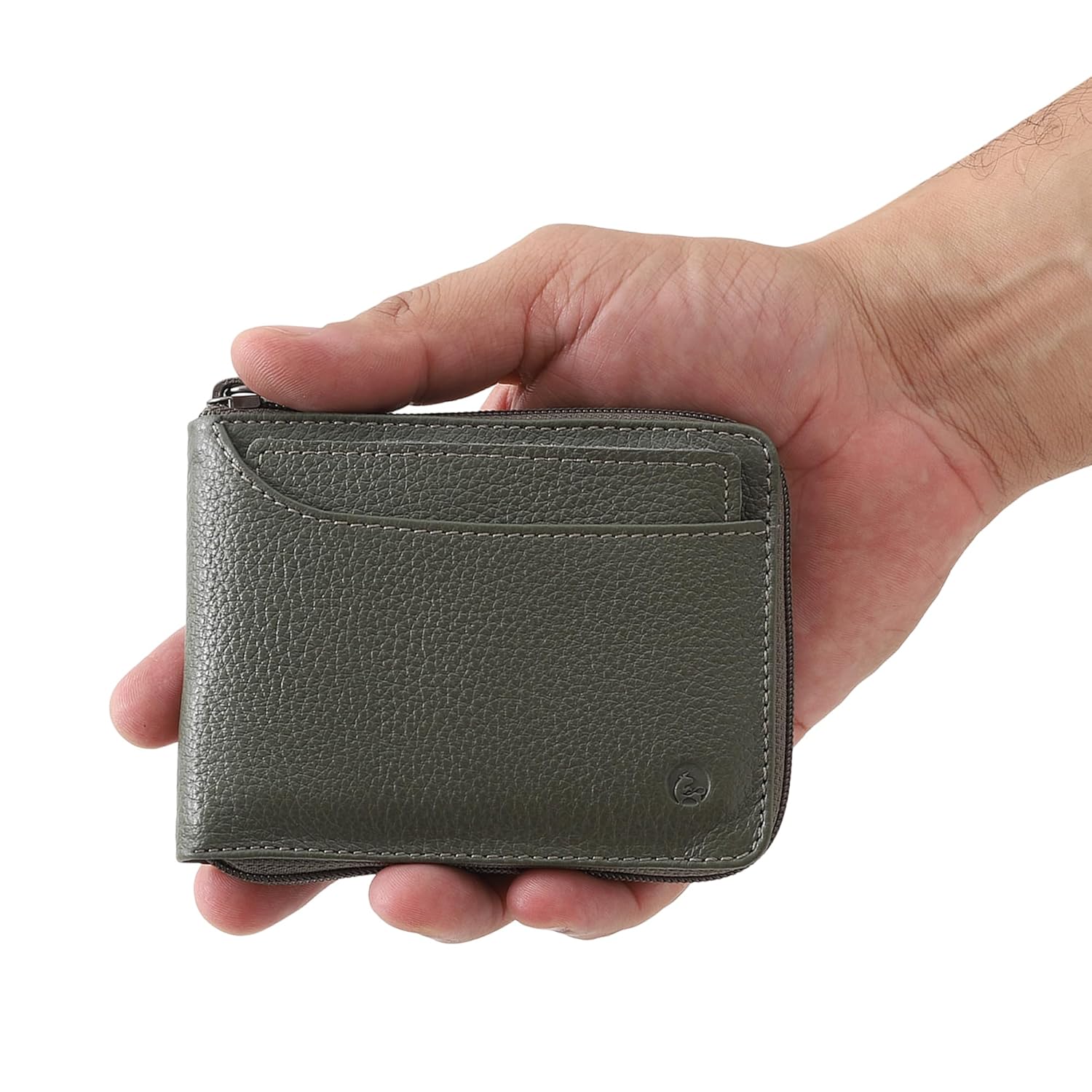 Carteira Masculina Porta CNH Couro Legítimo Fechamento Zíper 188 (Army) em promoção! Veja a oferta e mais achadinhos de Carteiras & Cintos 8 Hoje é o melhor dia para comprar Carteira Masculina Porta CNH Couro Legítimo Fechamento Zíper 188 (Army) com aquele preço maroto! Promoção! Aproveite a oferta! 8