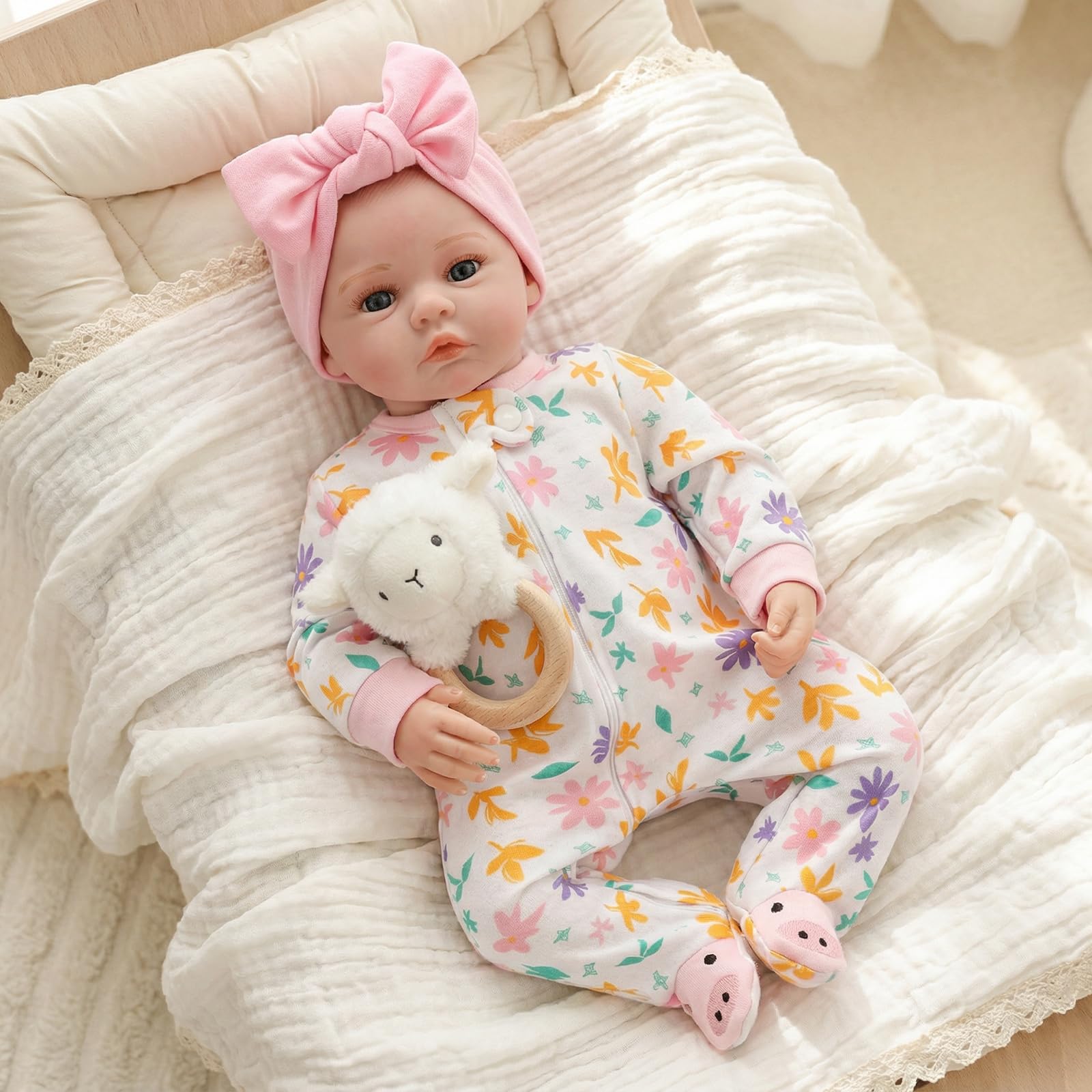 Lebensechte Reborn Baby Puppe mit Zwei Outfits - 43cm Weichkörper Babypuppe wie EIN echtes Baby, Handbemalte Details & Sichtbare Venen