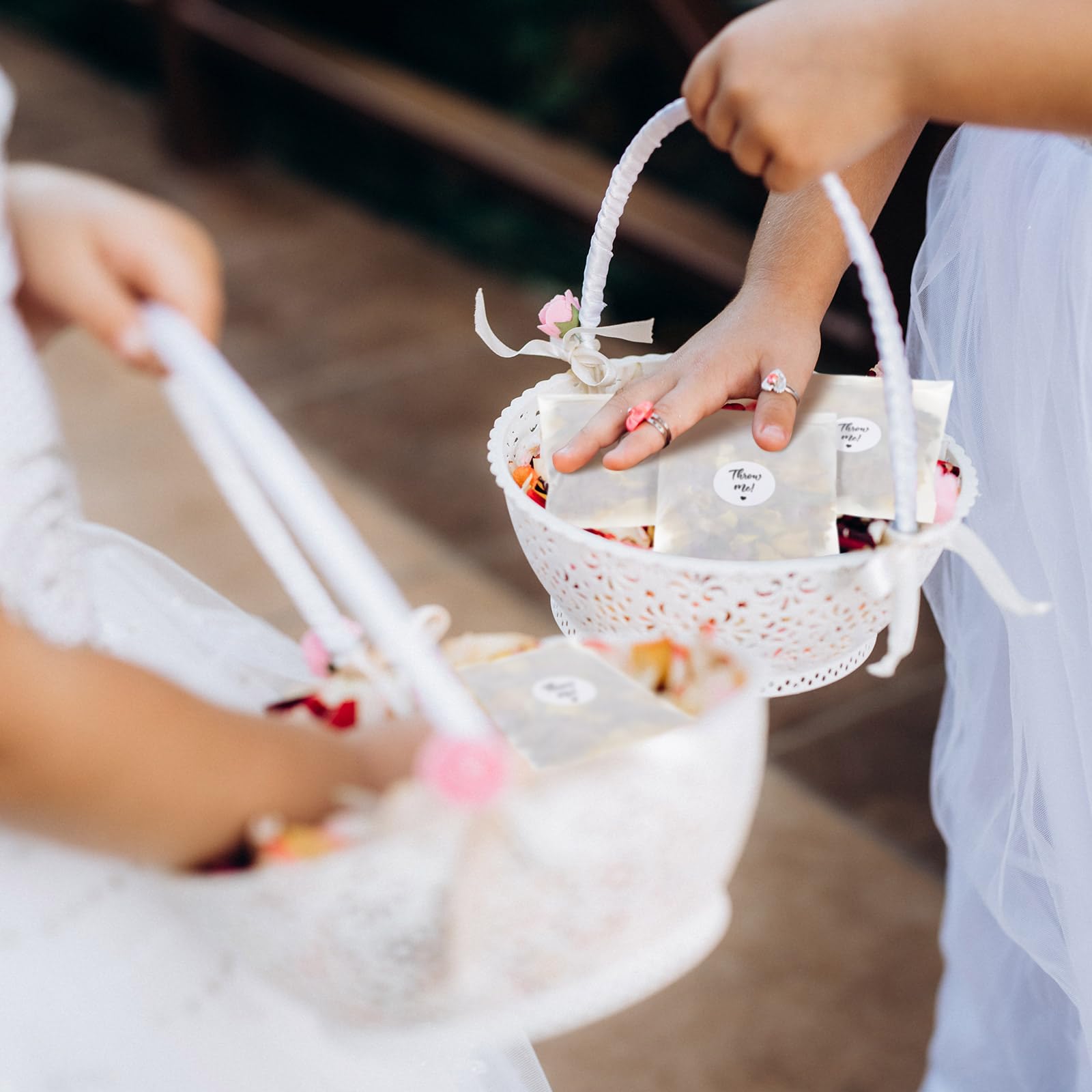 Tenare 50 Set di Sacchetti di Coriandoli di Fiori Secchi Kit per 45-50 Ospiti Include Petali Secchi Naturali di Rose Sacchetti di Carta Glassine Adesivi per Festa Anniversario Matrimonio (Carino)