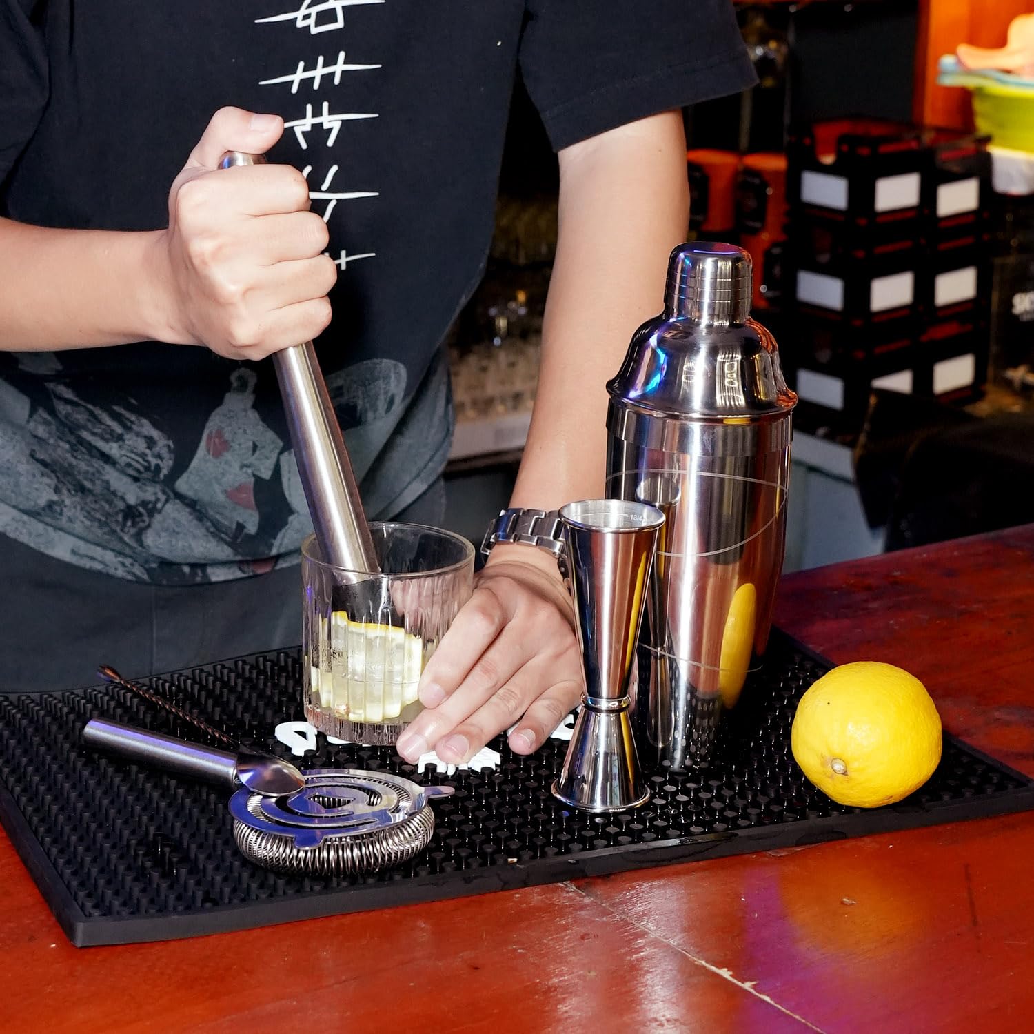 Lexenic Set professionale per cocktail da barista, set da 6 pezzi – Set di strumenti per bar – Kit miscelatore per bevande con strumenti accessori: tappetino da bar, shaker Martini, misurino, colino,