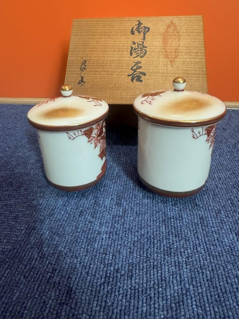 1828  九谷焼　赤絵　夫婦湯呑　蓋付き　金彩　未使用 Amazon.co.jp: 1828 九谷焼 赤絵 夫婦湯呑 蓋付き 金彩 : ホーム