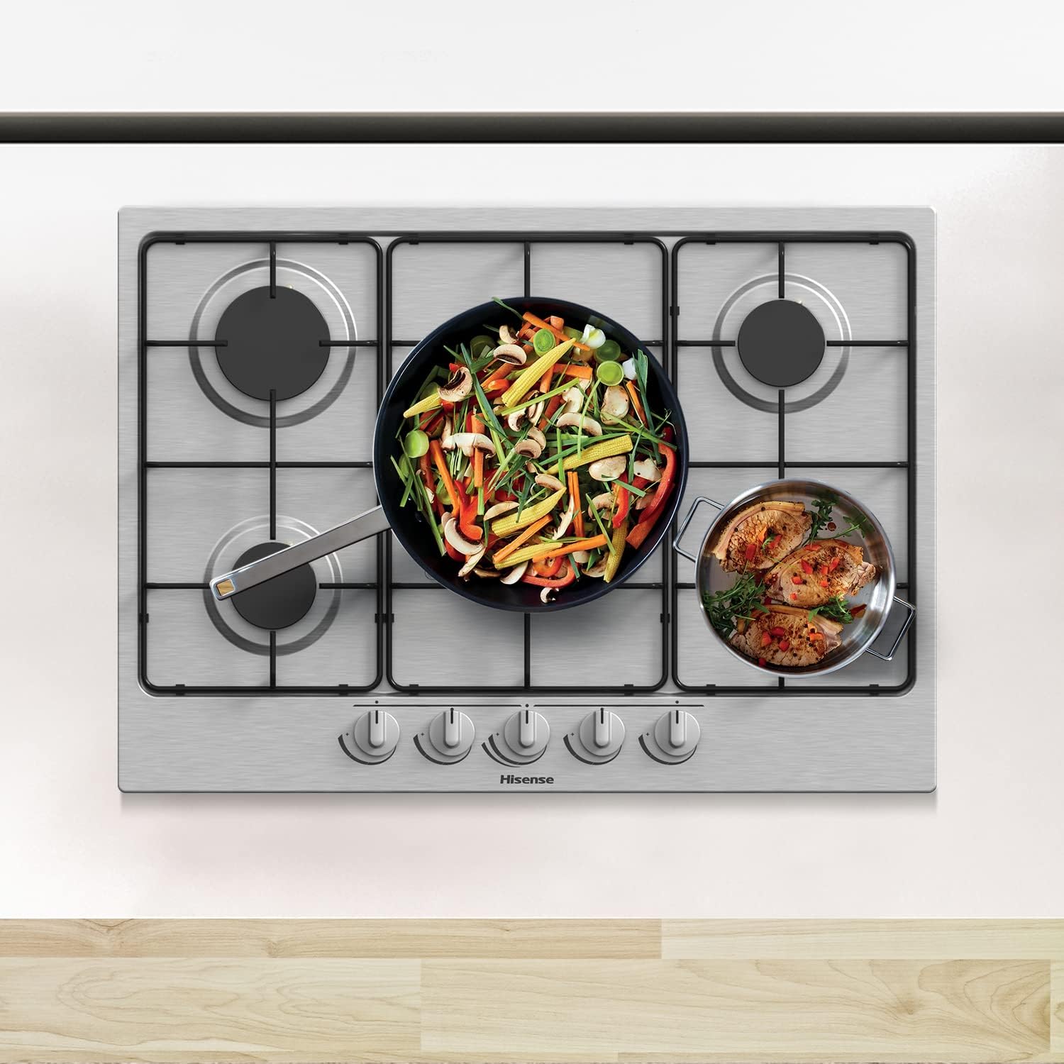 Hisense GM663XB Piano Cottura a Gas, 4 Zone di Cottura, Larghezza 60 cm, Bruciatore Wok Doppia Corona e Griglie in Ghisa, Accensione Integrata, Inox Anti Impronta Hisense GM663XB Piano Cottura a Gas, 4 Zone di Cottura, Larghezza 60 cm, Bruciatore Wok Doppia Corona e Griglie in Ghisa, Accensione Integrata, Inox Anti Impronta