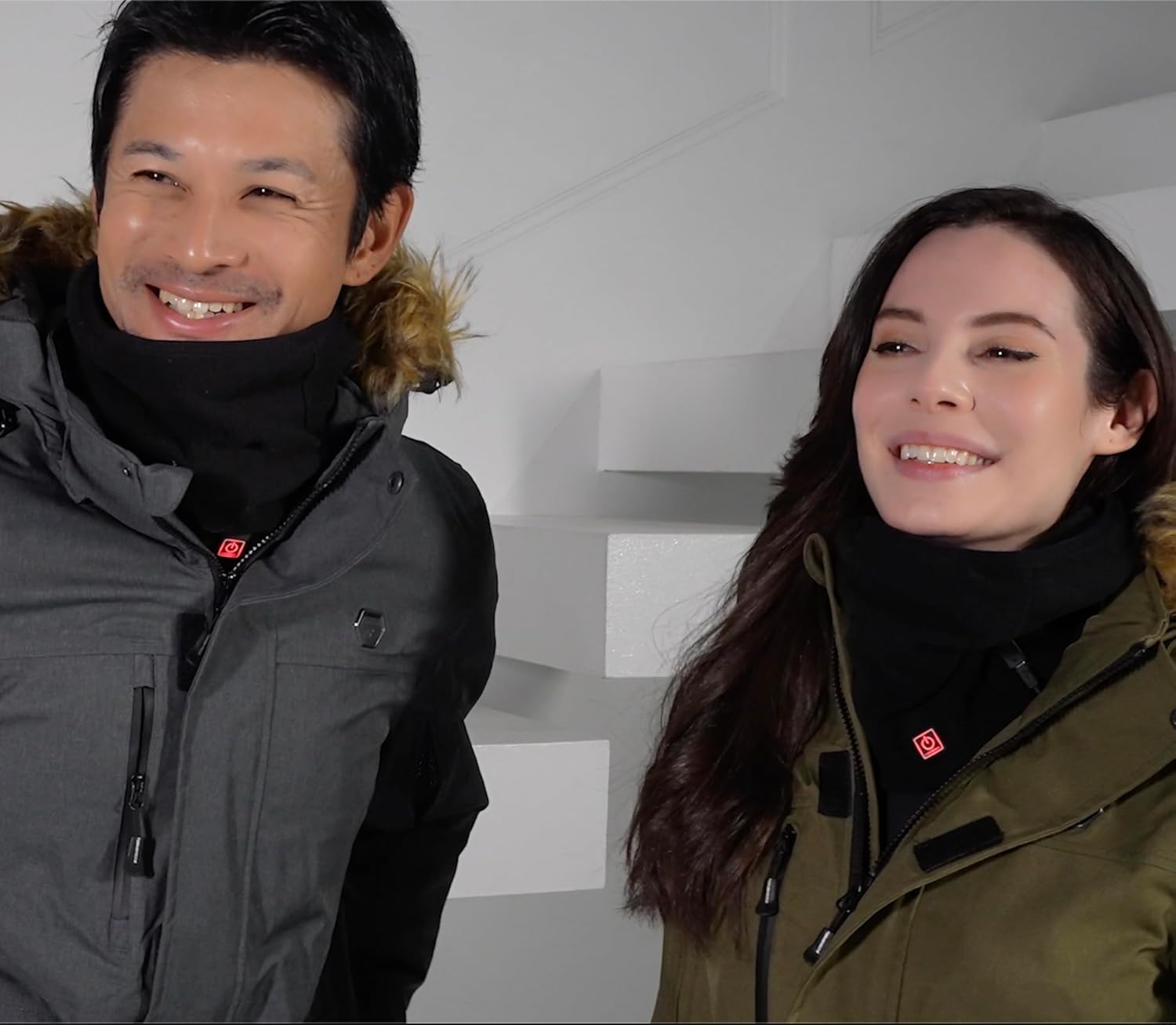 EK-304の着用例。薄型構造でジャケット下にも収まりやすい