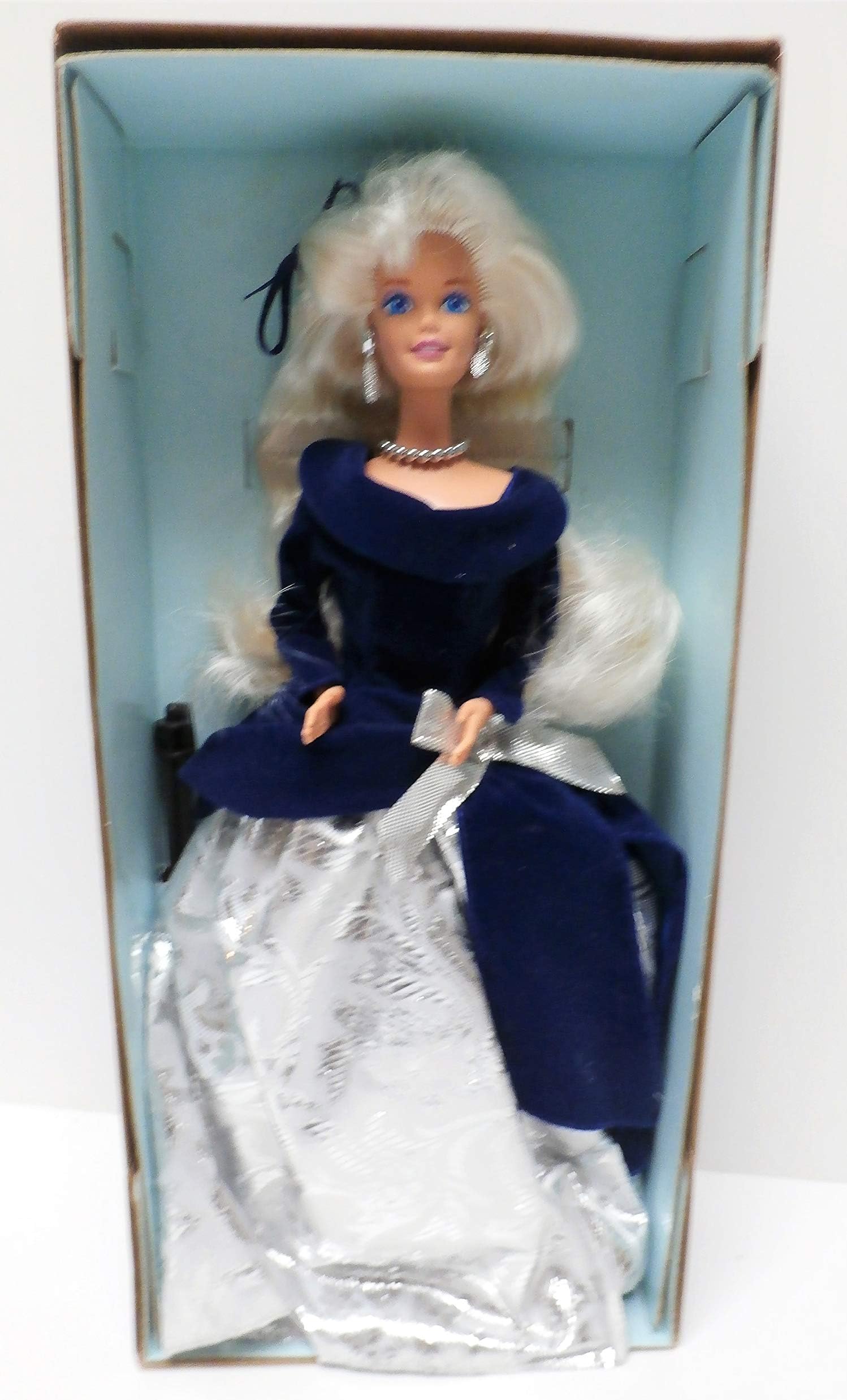 Barbie - An Avon Exclusive Special Edition Winter Velvet - Made by Mattel in 1995