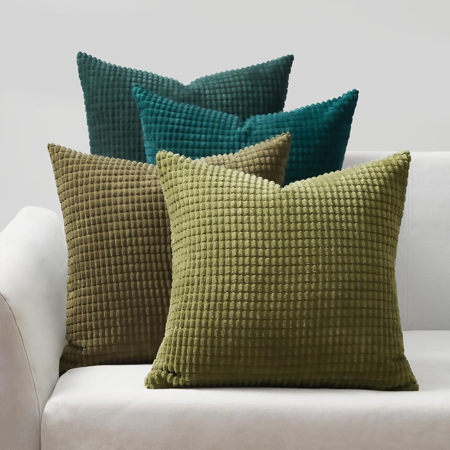 4er Set Kissen-Bezug inklusive Füllung, Modell Sven, Kord Samt Sofakissen Farbverlauf abgestimmit Couchkissen Dekokissen Zierkissen Kopfkissen, mit Reisverschluss, weich & angenehm (Grün, 50 x 50 cm)