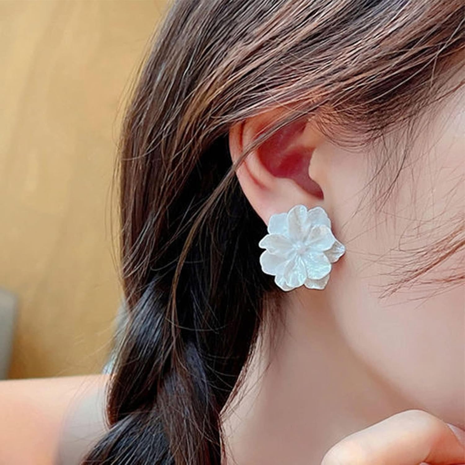 Vintage White Pearl Flower Earrings White Acrylic Camellia Flower Earring Resin Floral Wedding Earrings 3D Camellia Stud Earring Jewelry for Women - Image 5