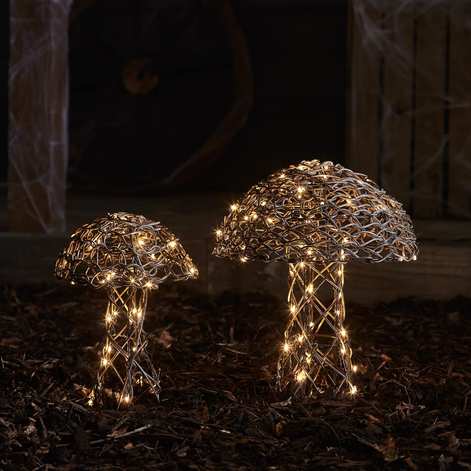 Lights4fun 2er Set 80er LED Rattan Pilze mit Timer 30cm und 40cm batteriebetrieben Außenbeleuchtung Weihnachtsdeko