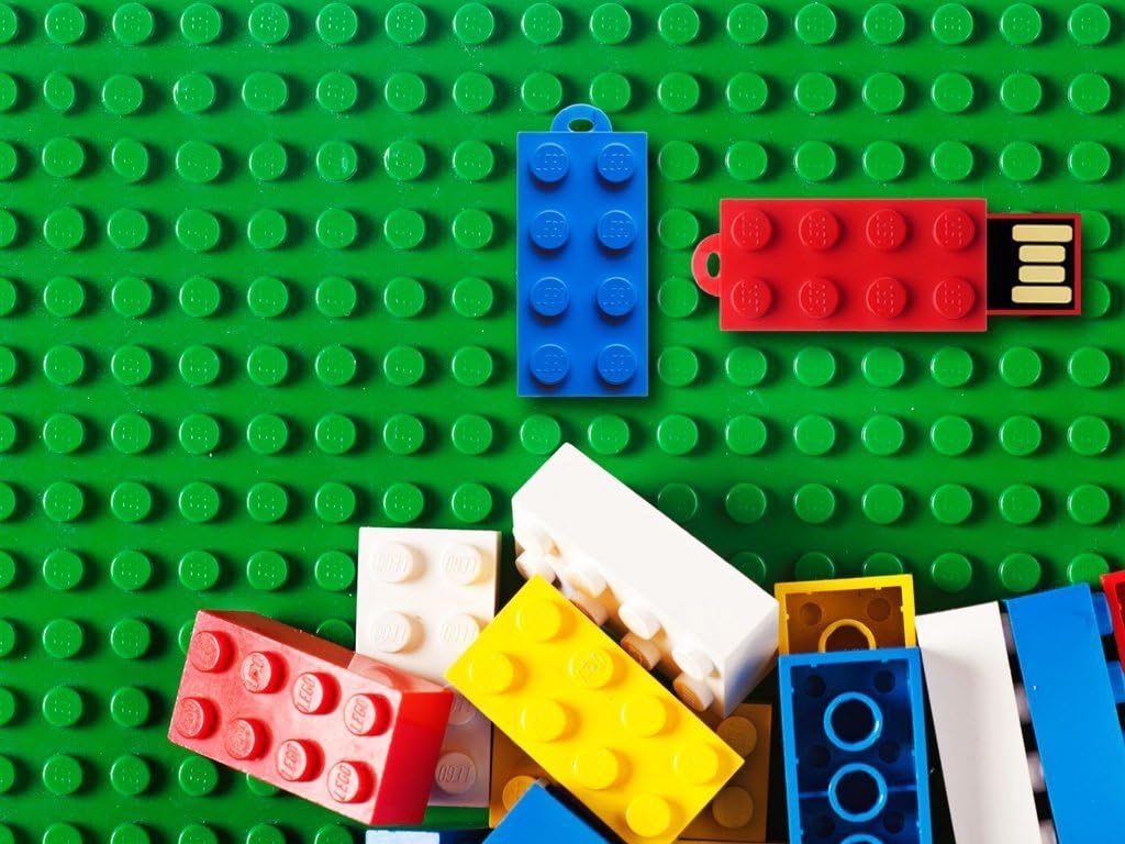 PNY Lego Brick 32GB USB 2.0 Flash Drive with Additional Lego Brick Toy (P-FDI32GLEGO-GE)