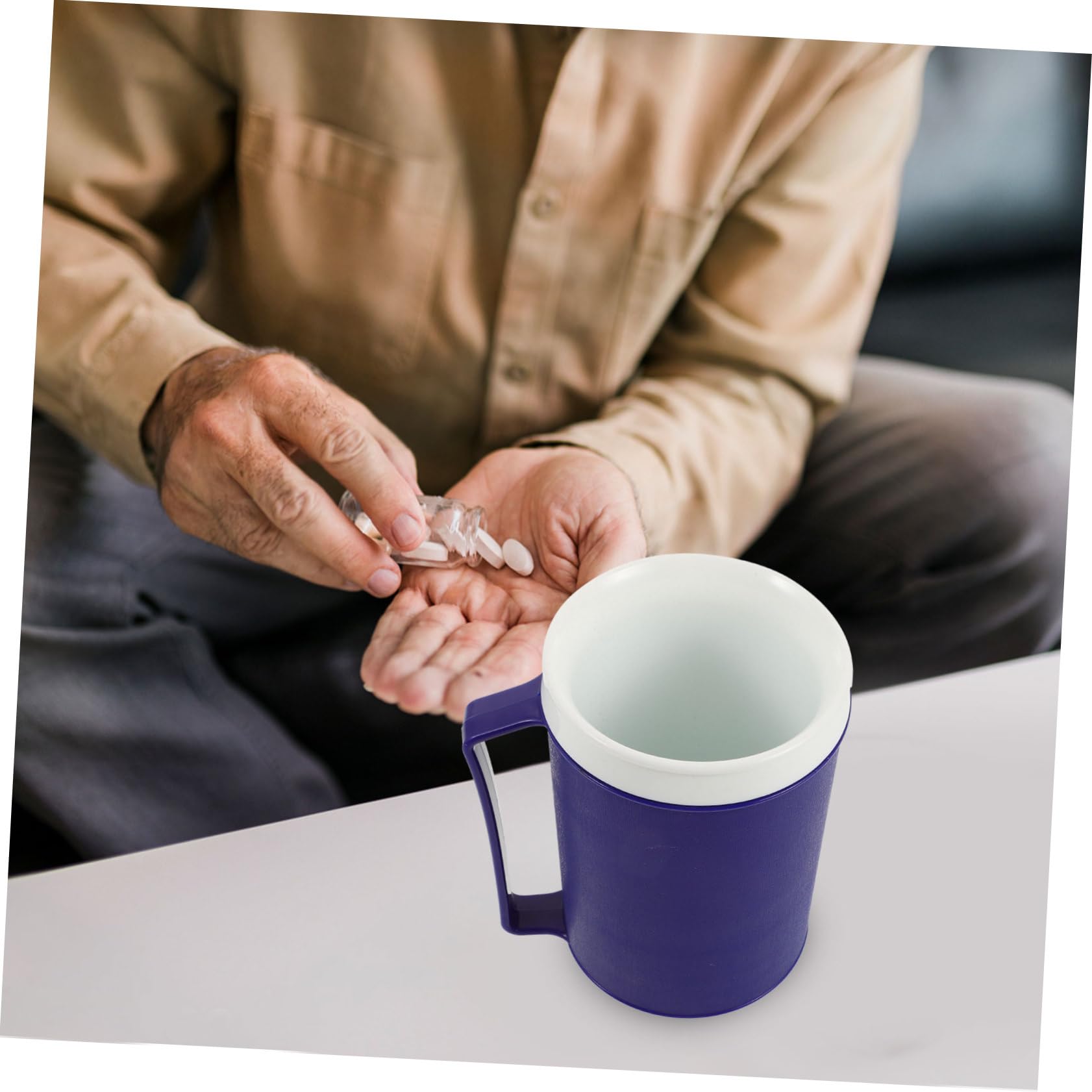 FRCOLOR 4stücke Trinkbecher Für Senioren Und Patienten Auslaufsicher Ergonomisch Für Pflege Und Selbstversorgung Für Ältere Menschen Und Schwangere Frauen Pflegebedürftige Personen