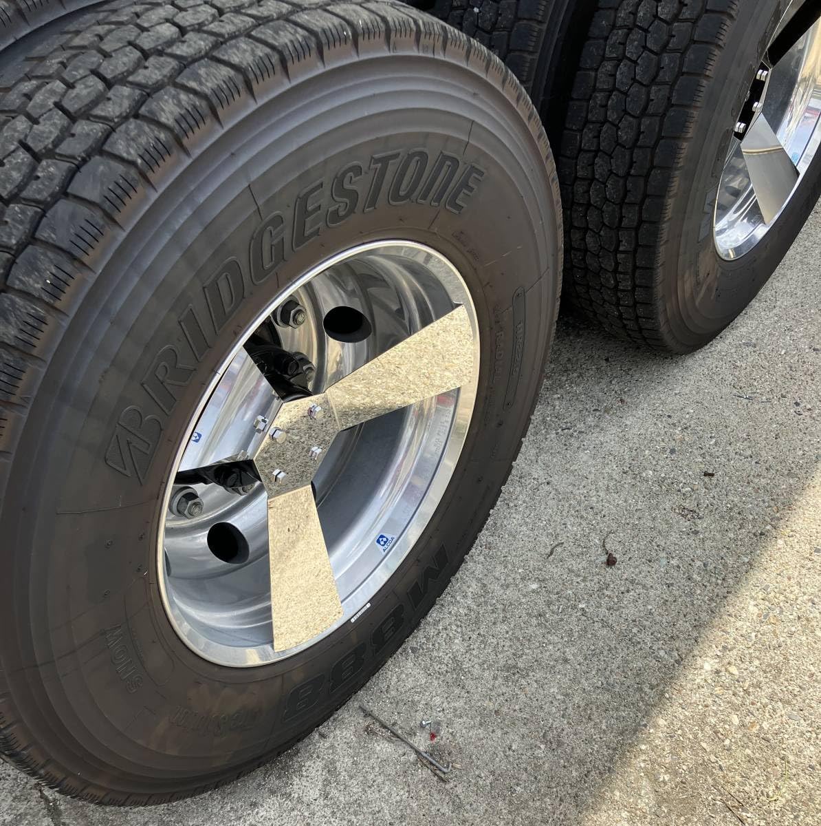 プロペラ 車＆バイク 鏡面ステンレス製 大型車用 22.5インチ ホイール