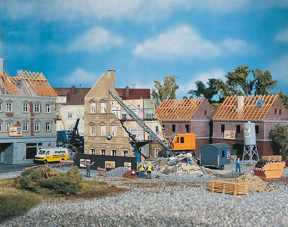 Faller 130466 HO/OO Gauge Town House Under Demolition Kit II