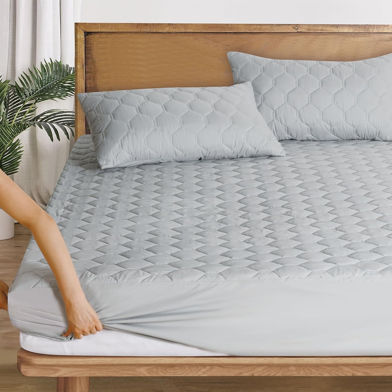 Bedding Quilted Fitted Mattress Cover, Elastic Fitted Mattress Protector, Mattress Pad Stretches up to 12 Inches Deep, Machine Washable Mattress Topper (Gray, King)