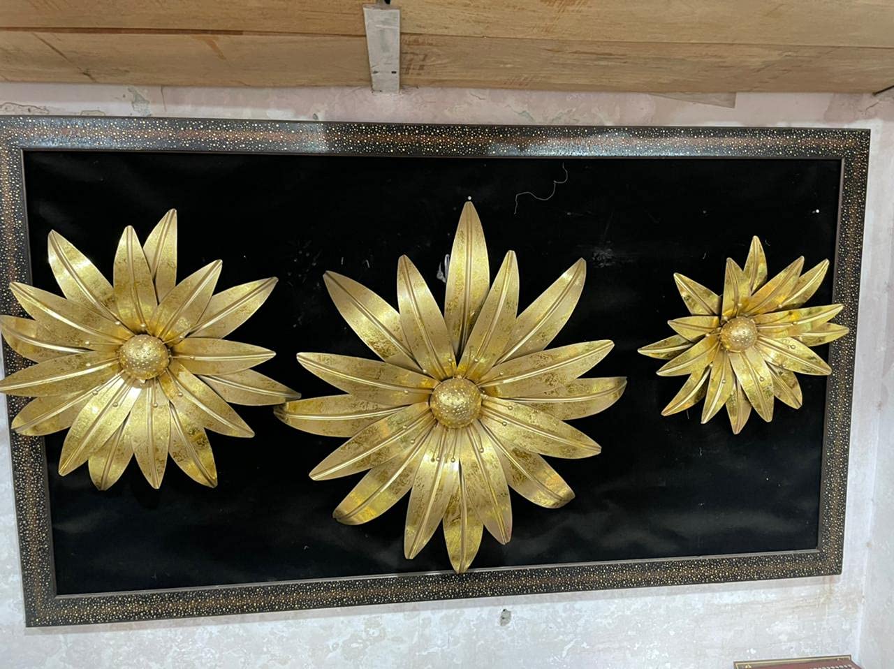 Home Decor Golden Plated Wall Frame for Living or Bedroom Decoration