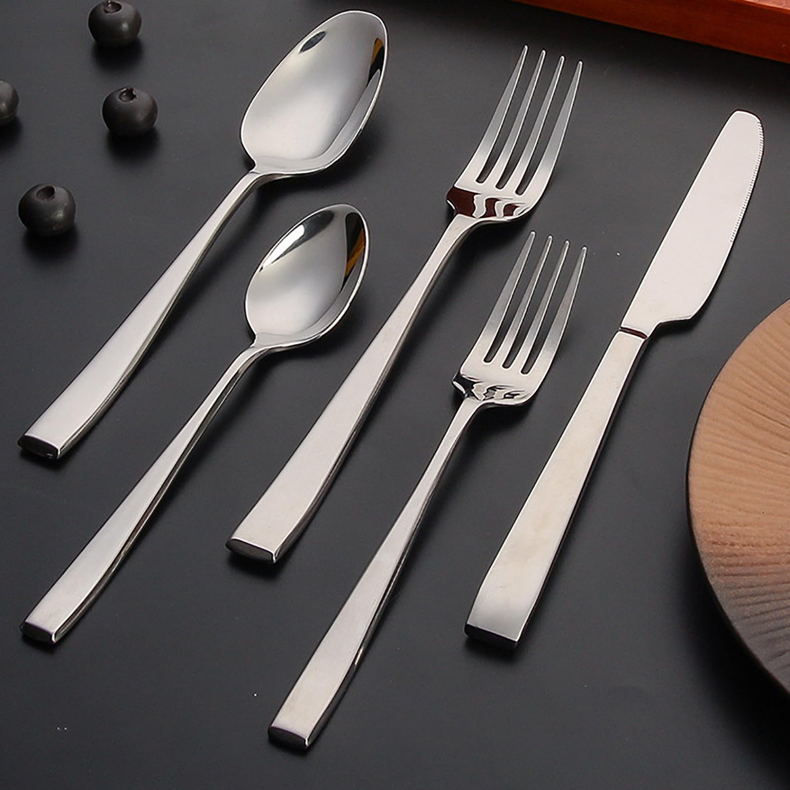 80 Piece Silverware Set Service for 16 Premium Stainless Steel Kitchen Silverware Sets Durable Utensils Set Include Fork