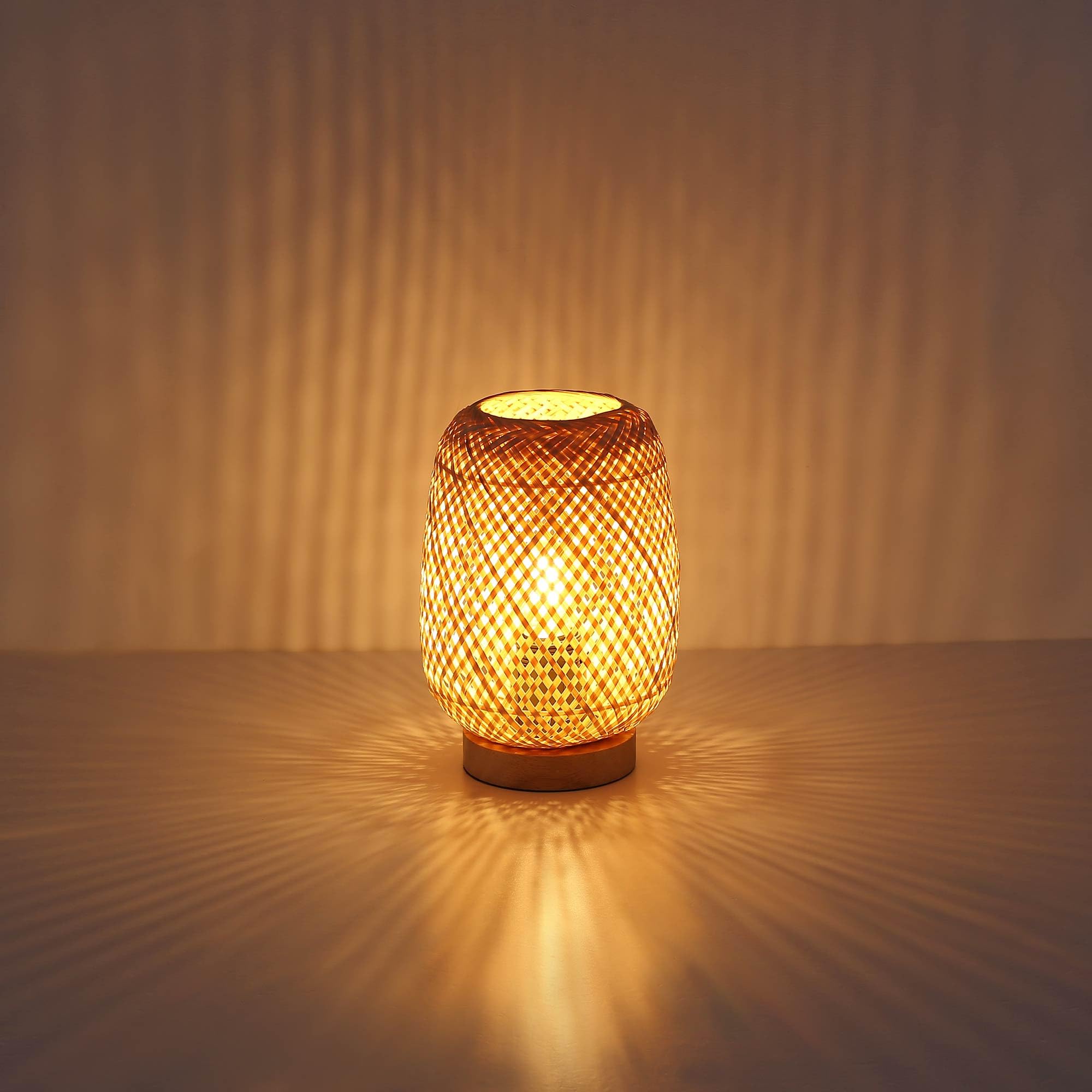 BARCELONA LED – Lámpara de Mesa de Mimbre y Madera "Ruka" – Diseño Artesanal con Pantalla Enrejada. Estilo Rústico, Boho Natural. E27 – Lámpara de sobremesa ideal para Salón, Dormitorio.