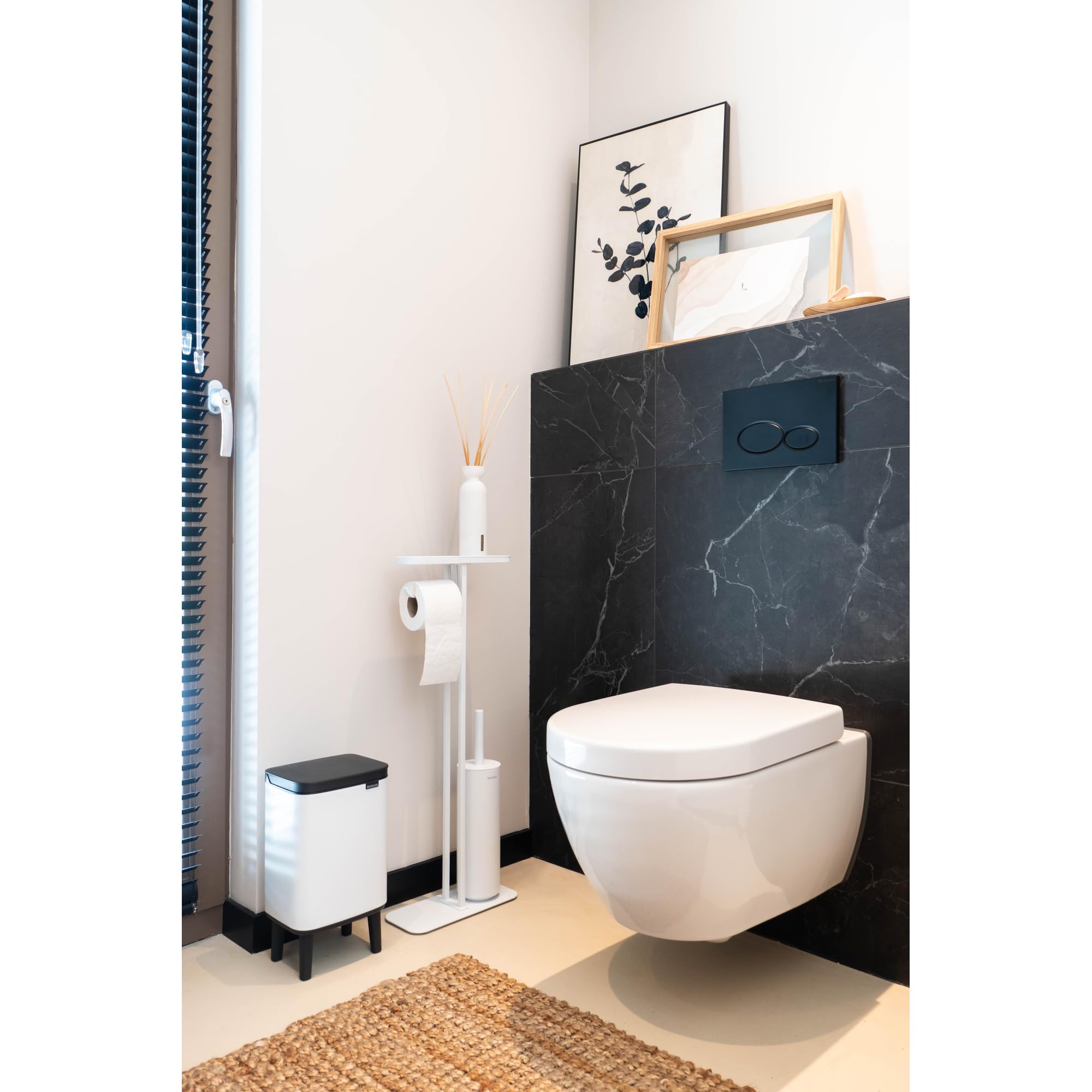 Brabantia - Mindset Mayordomo de Aseo - Estante de Baño, Portarrollos de Papel Higiénico & Escobilla de Inodoro Higiénica - Acero Resistente a la Corrosión - Blanco Fresco - 75,5 x 12,5 x 29 cm