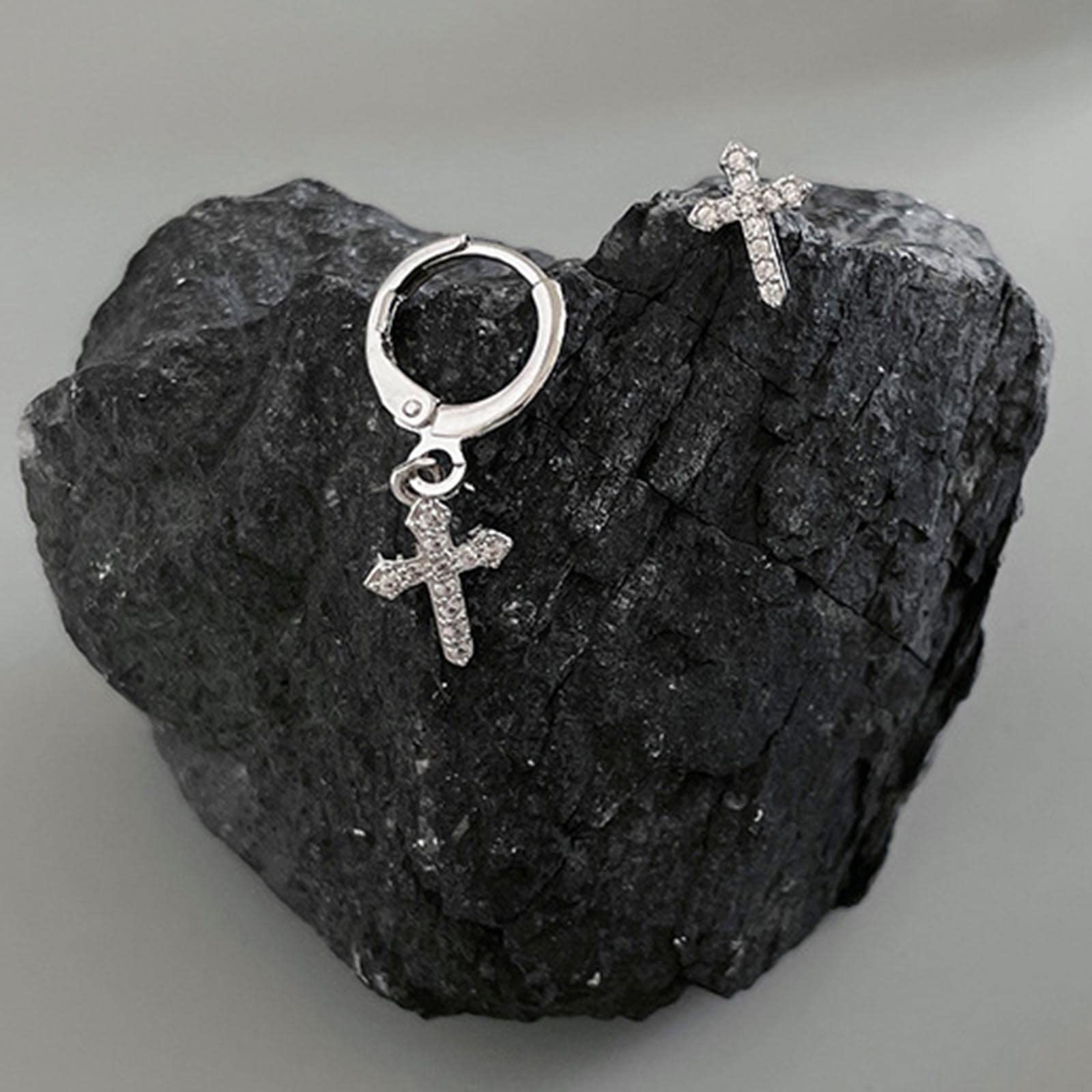 Orecchini a cerchio con croce in argento sterling e zirconi