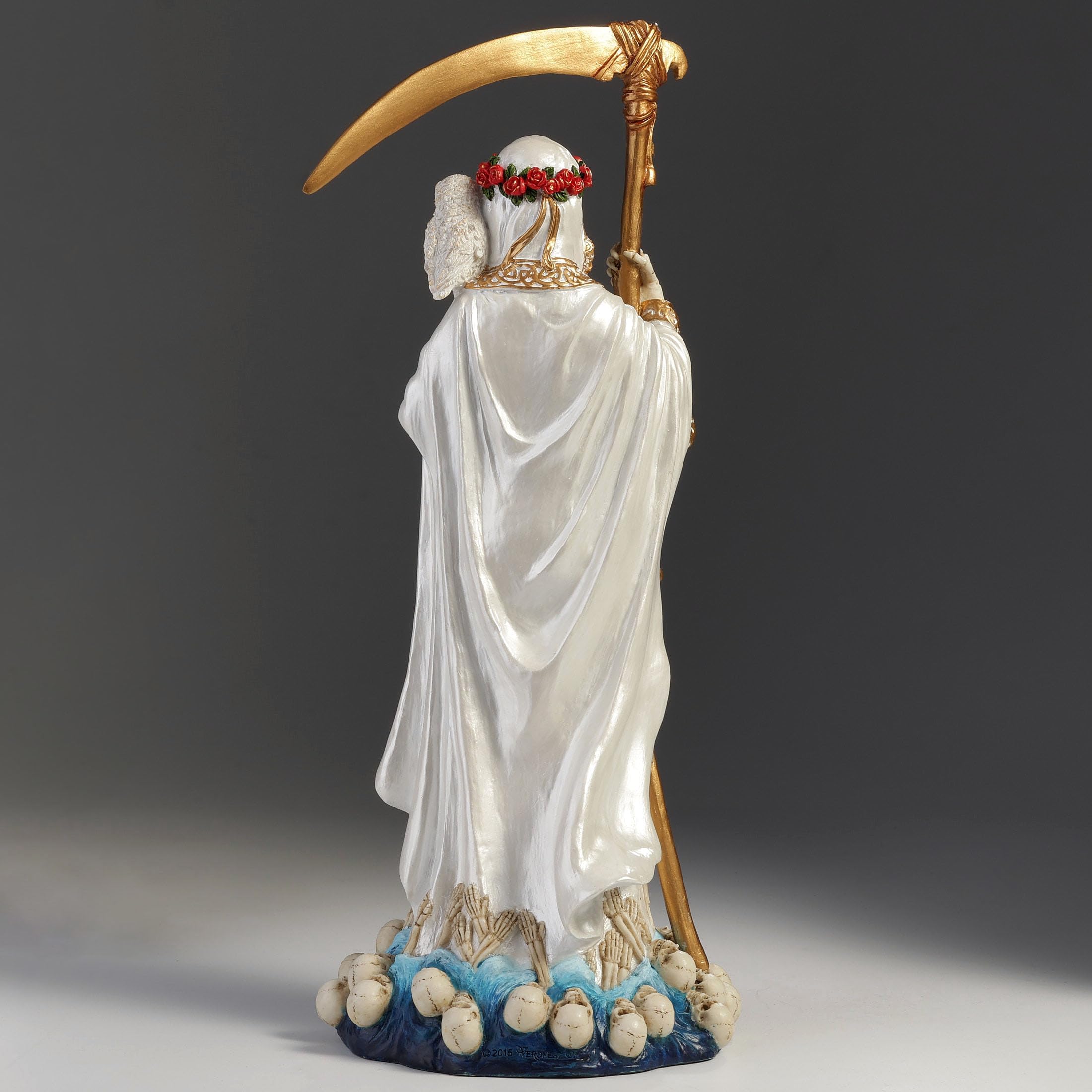 Veronese Design Escultura de resina de Santa Muerte de 11 1/2 pulgadas con acabado en oro blanco