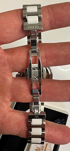 Wow! this watch has really great design features… This blue color in amazing!