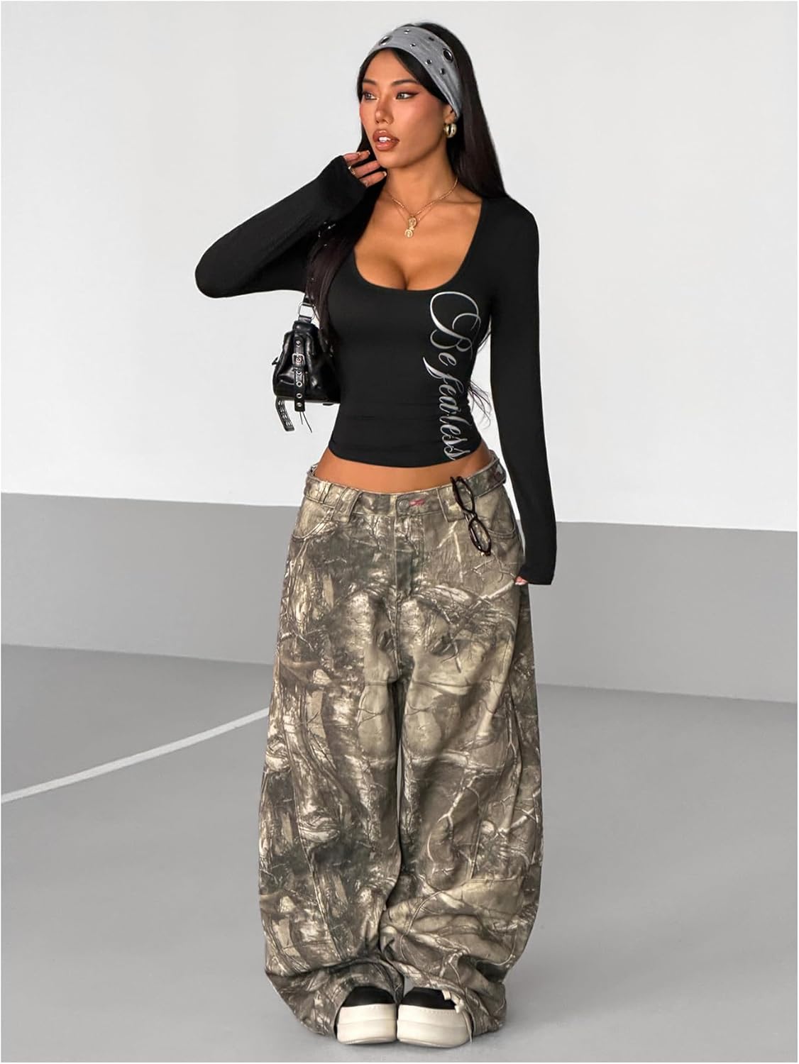 SOLY HUX Women's Letter Graphic Tees Scoop Neck Long Sleeve T Shirt Slim Fitted Going Out Tops Streetwear - Image 5