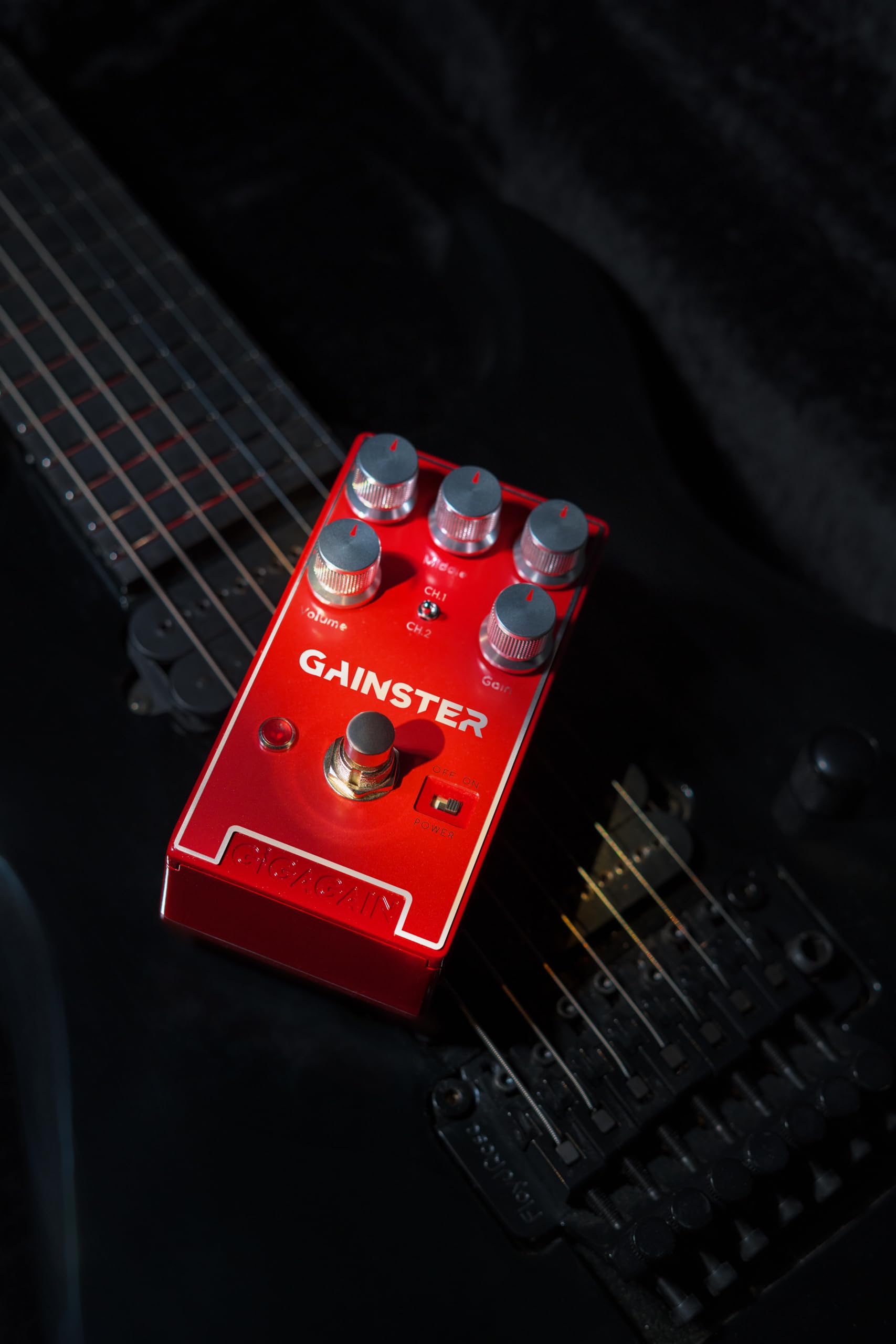 Pédale de préampli guitare Gigagain GP03 Gainster HiGain – Distorsion à gain élevé et préampli type ampli, son métal précis, égalisation puissante, true bypass, format compact
