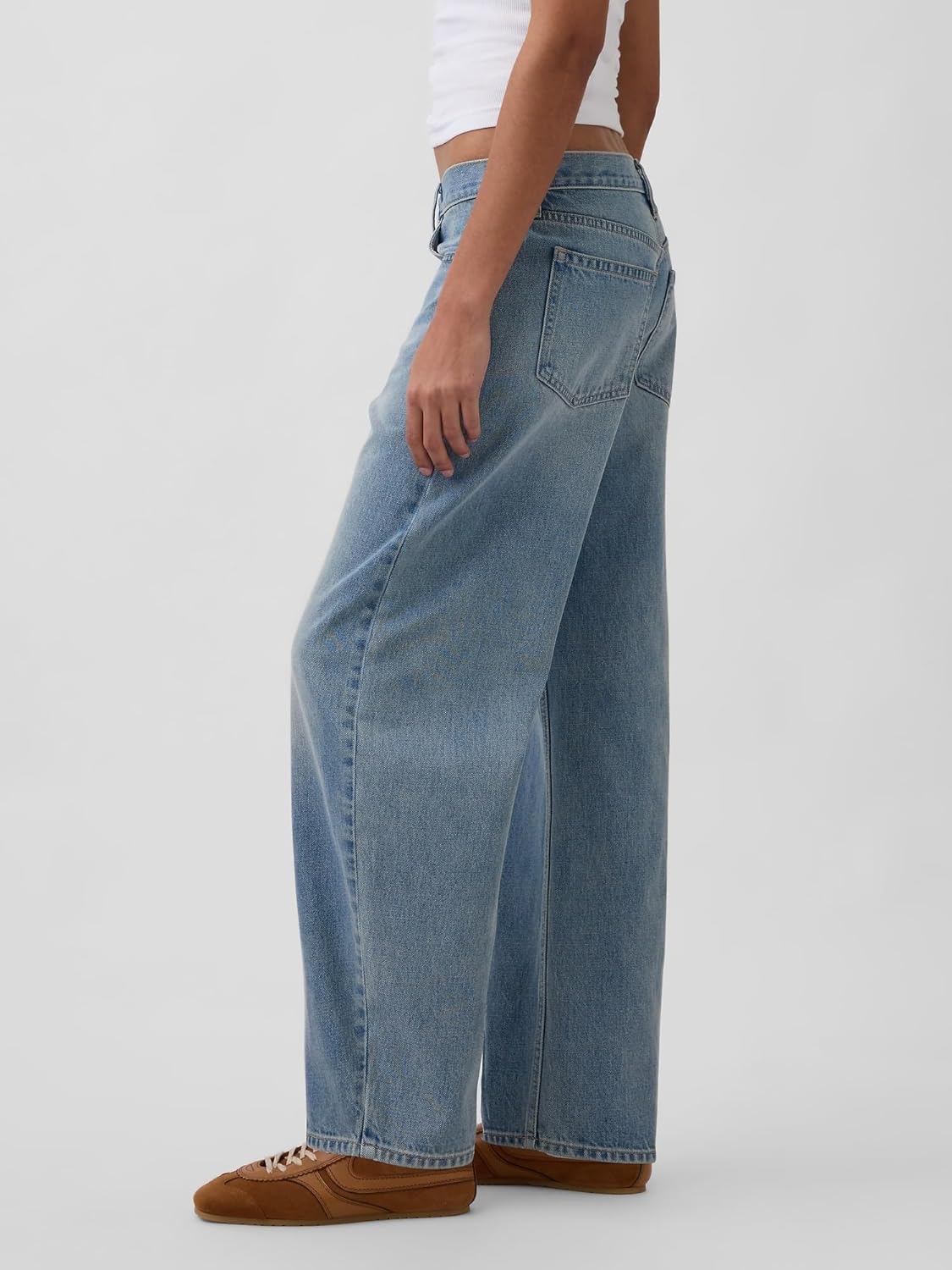 GAP Women's Low Rise Barrel Denim Jean