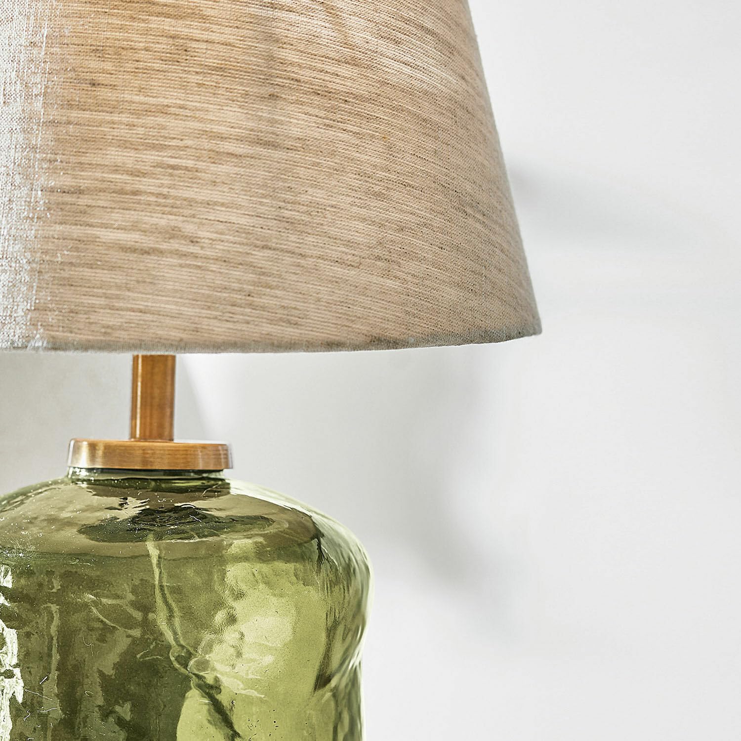 Loberon Tischlampe Rufino - grün/beige | Mundgeblasen - Bezaubernde Tönung und Form - Tischleuchte - Nachttischlampe - Baumwolle