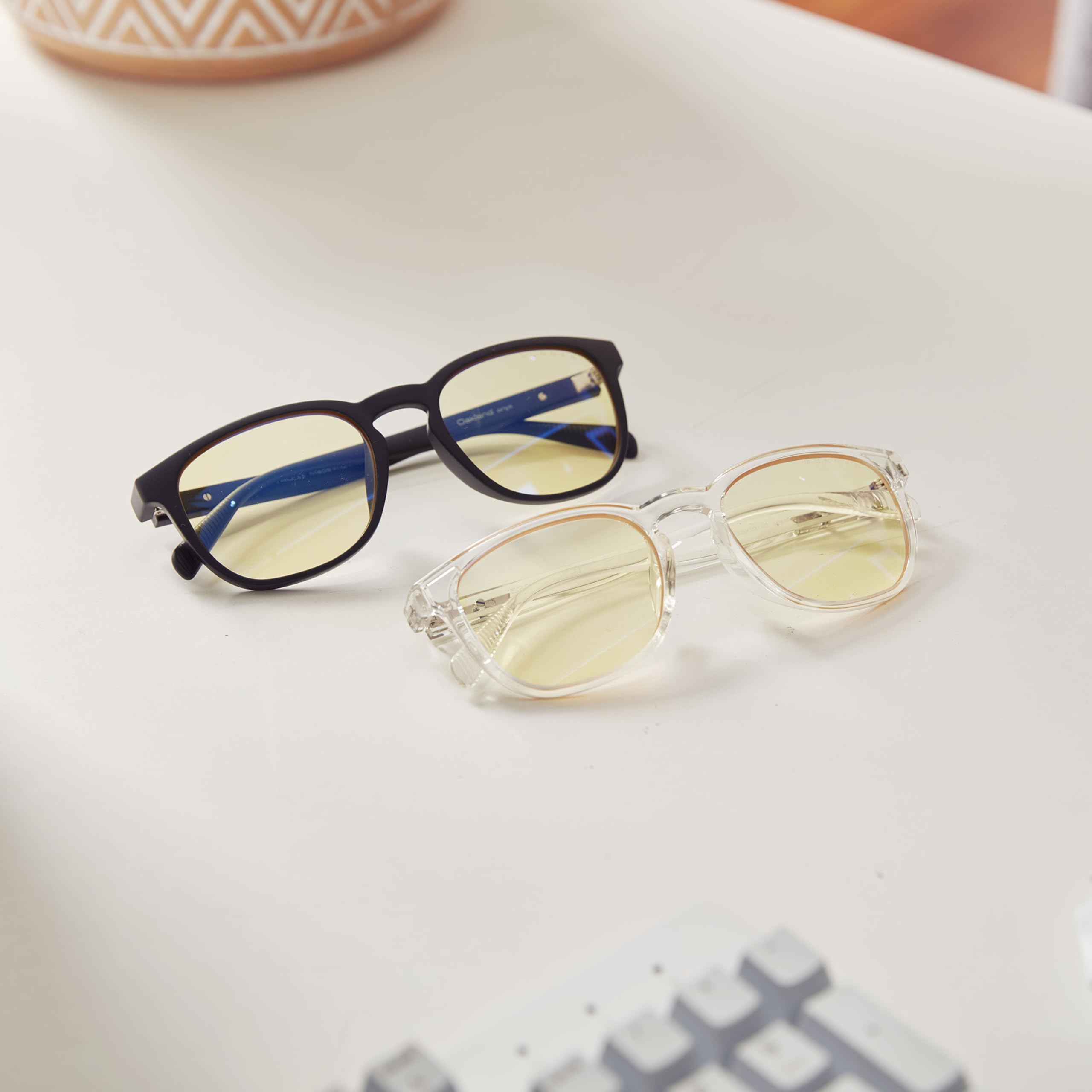 Gunnar Gafas para Videojuegos y Ordenador | Oakland, Color de Montura: Onyx, Tente de Lentes: Ámbar (Bloques 65% de Luz Azul y 100% de UV) | con filtro de Luz Azul | Lente Patentada